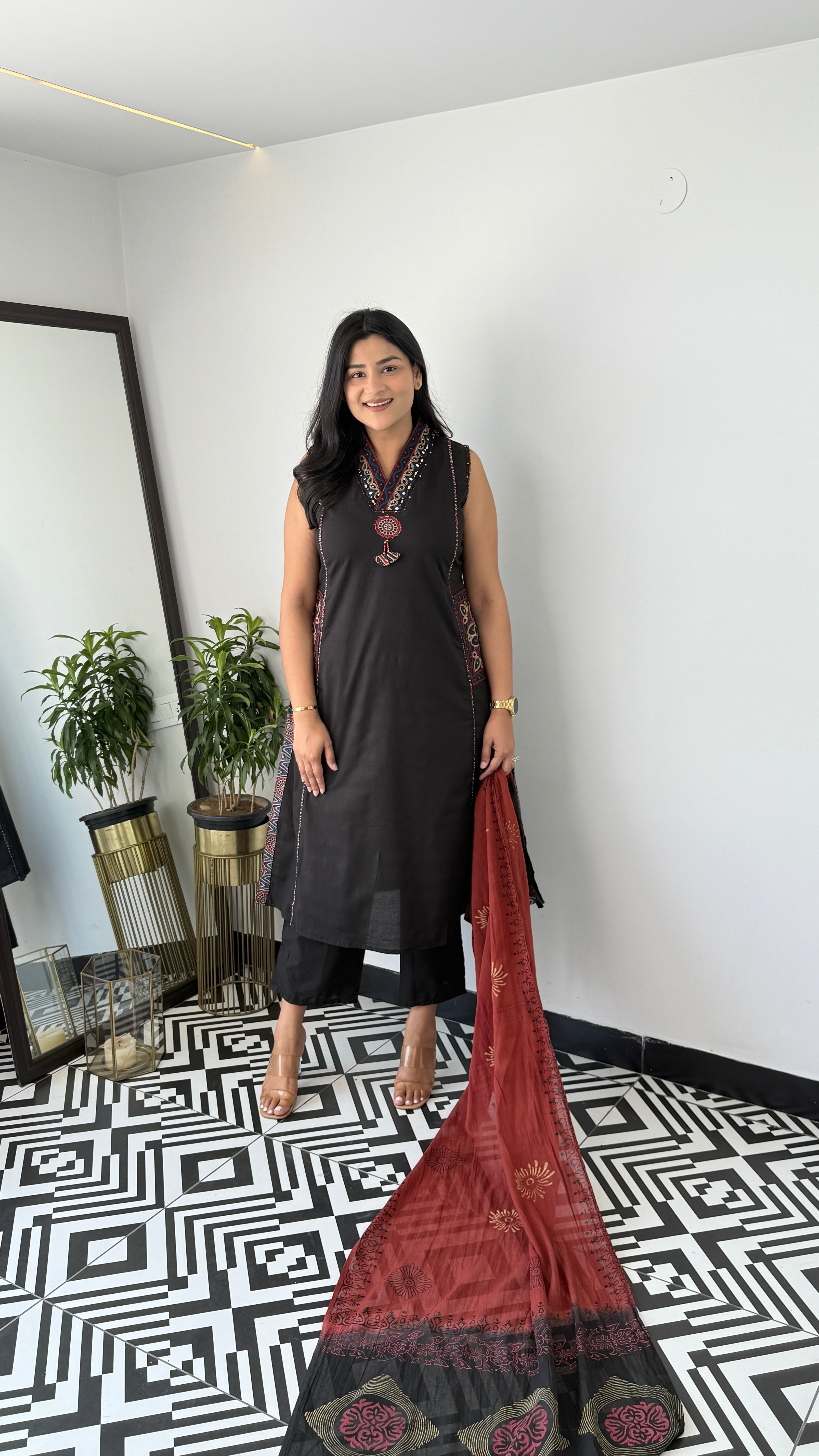 Tara Black Cutsleeve Suit Set 