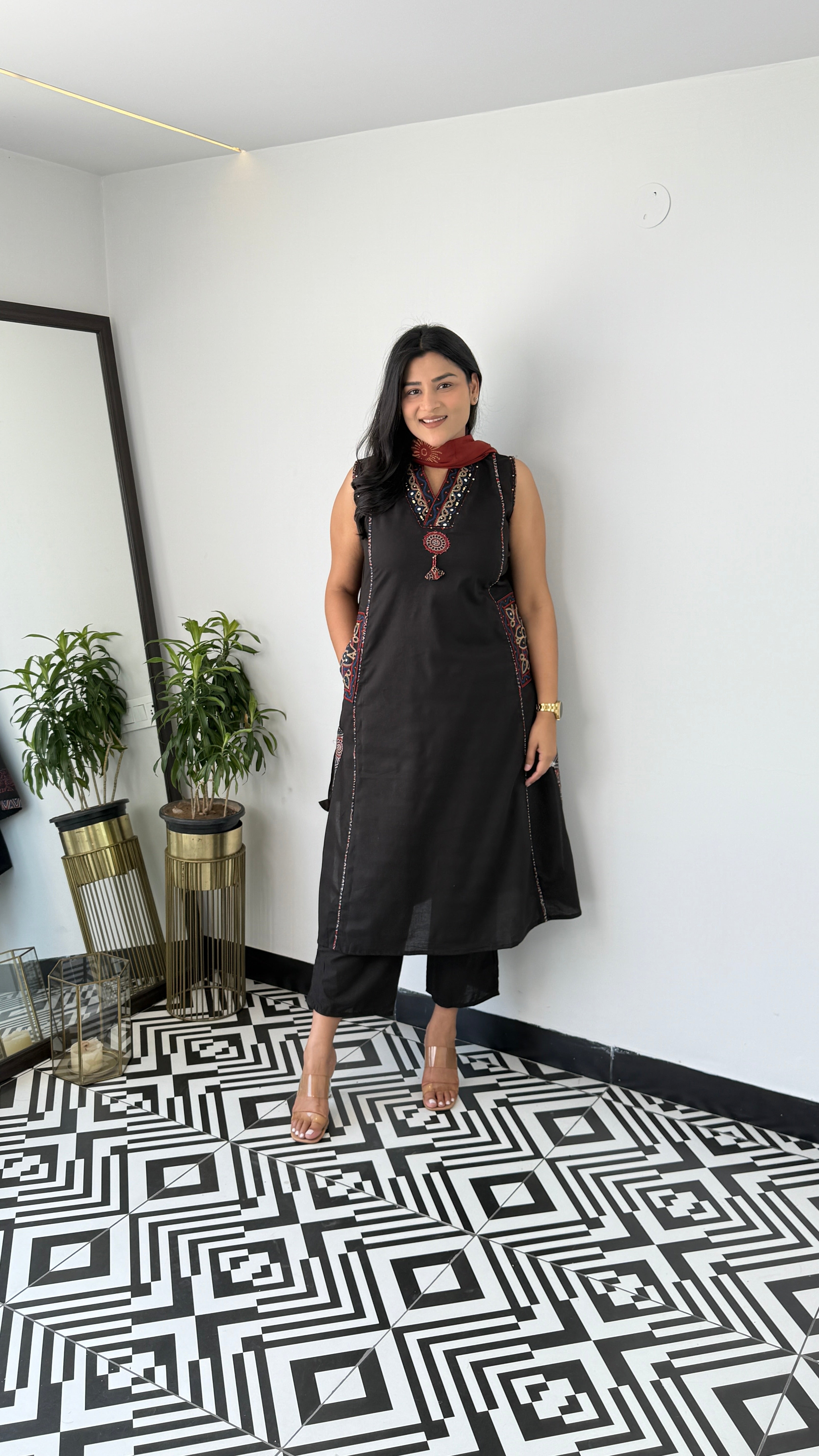 Tara Black Cutsleeve Suit Set 