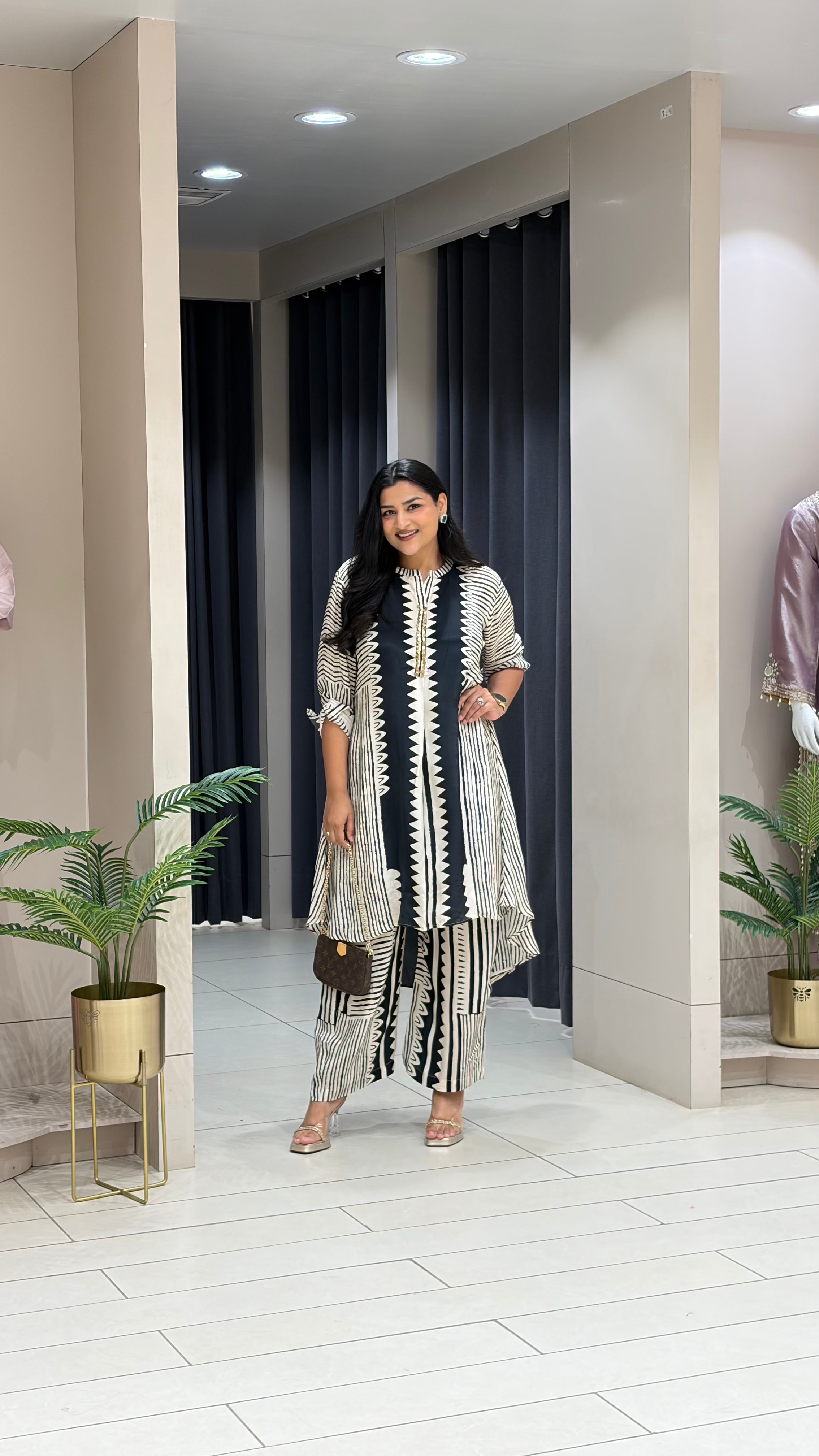 Black and White Crepe Kurta Pants shrisa.in