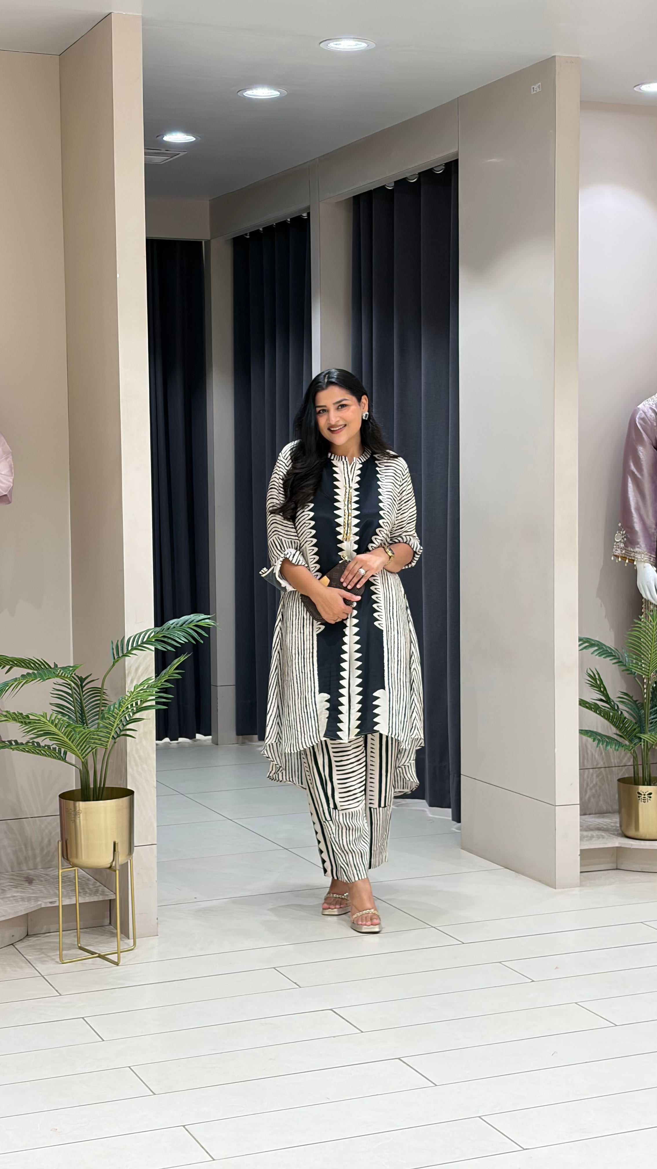 Black and White Crepe Kurta Pants shrisa.in