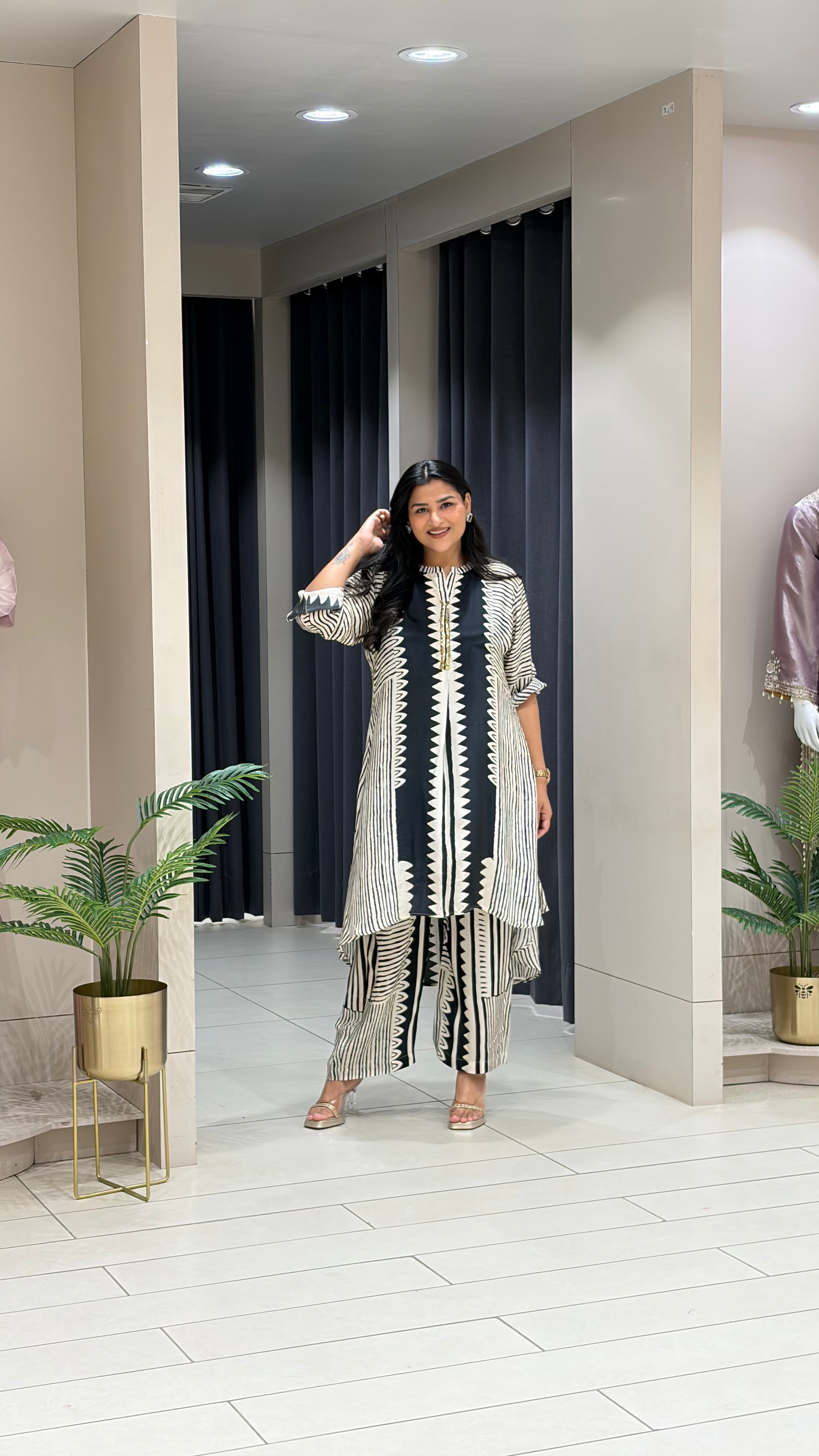 Black and White Crepe Kurta Pants shrisa.in