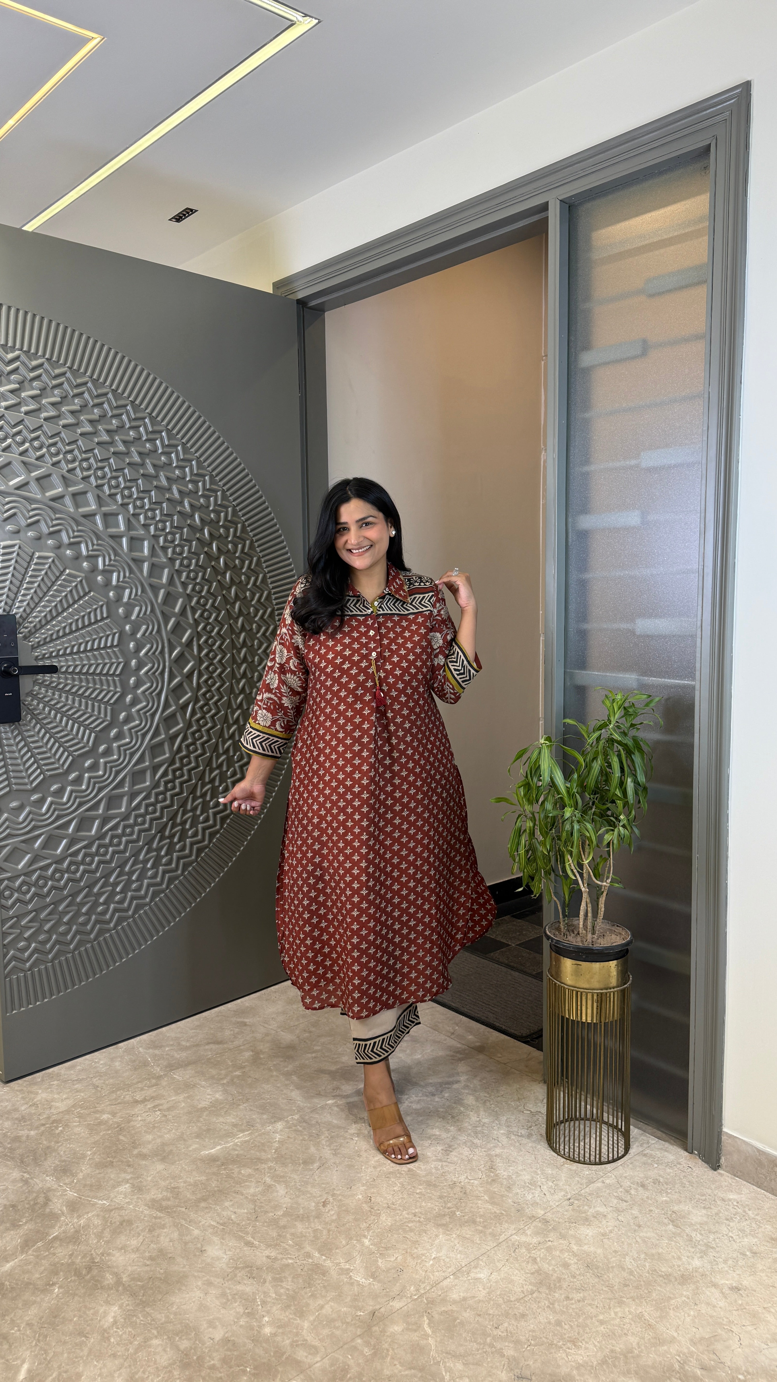 Red & Black Collar Muslin Kurta Pants shrisa.in