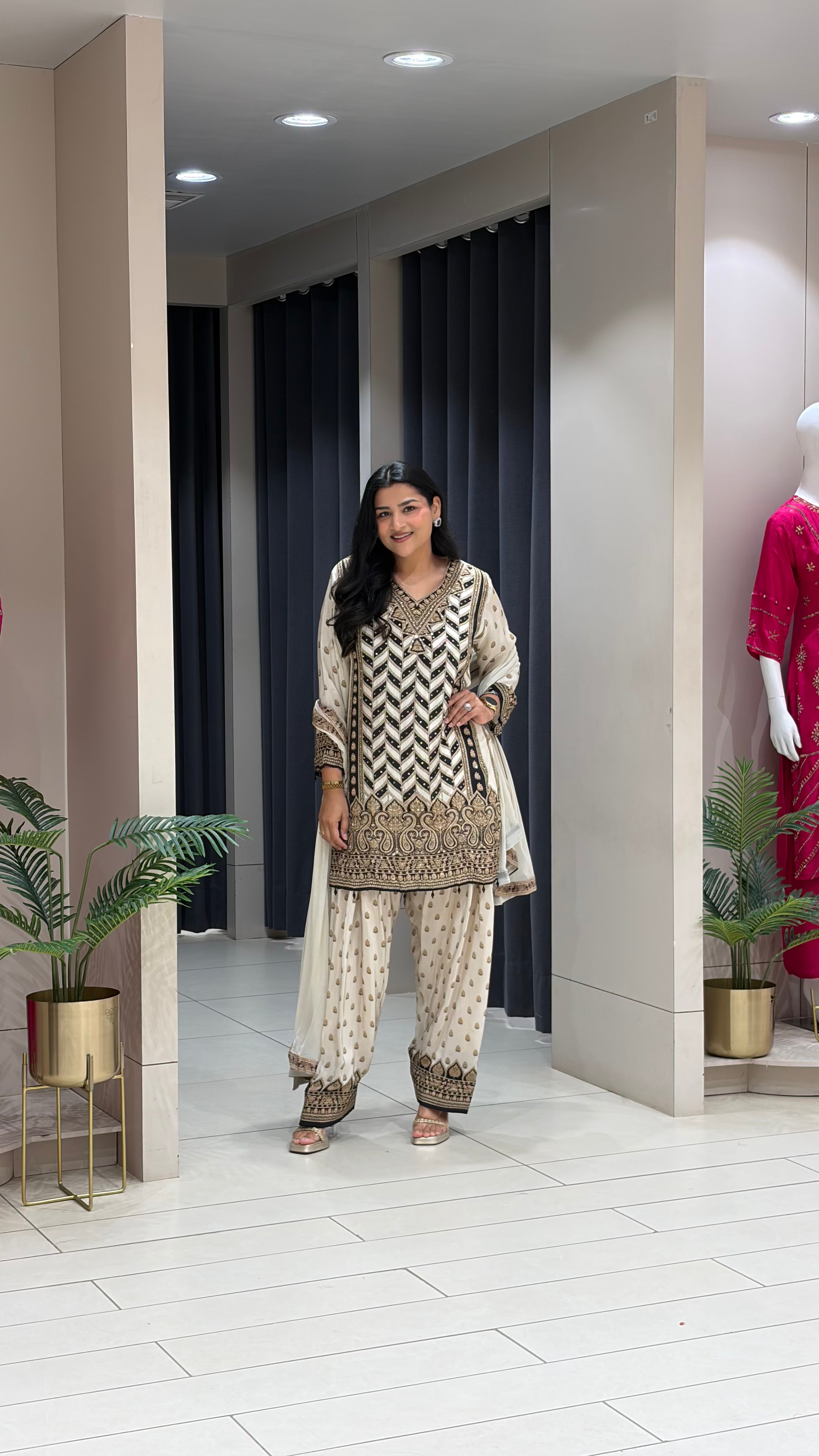 Crepe Black and White Farshi Set shrisa.in