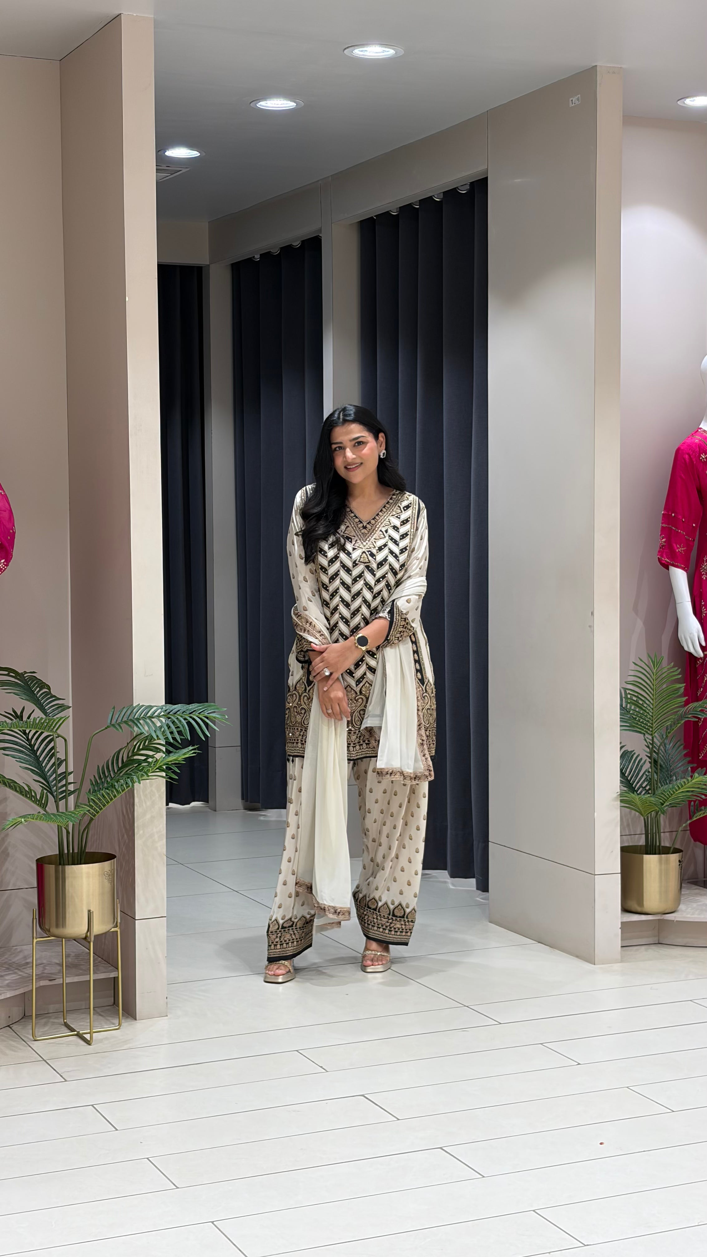 Crepe Black and White Farshi Set shrisa.in
