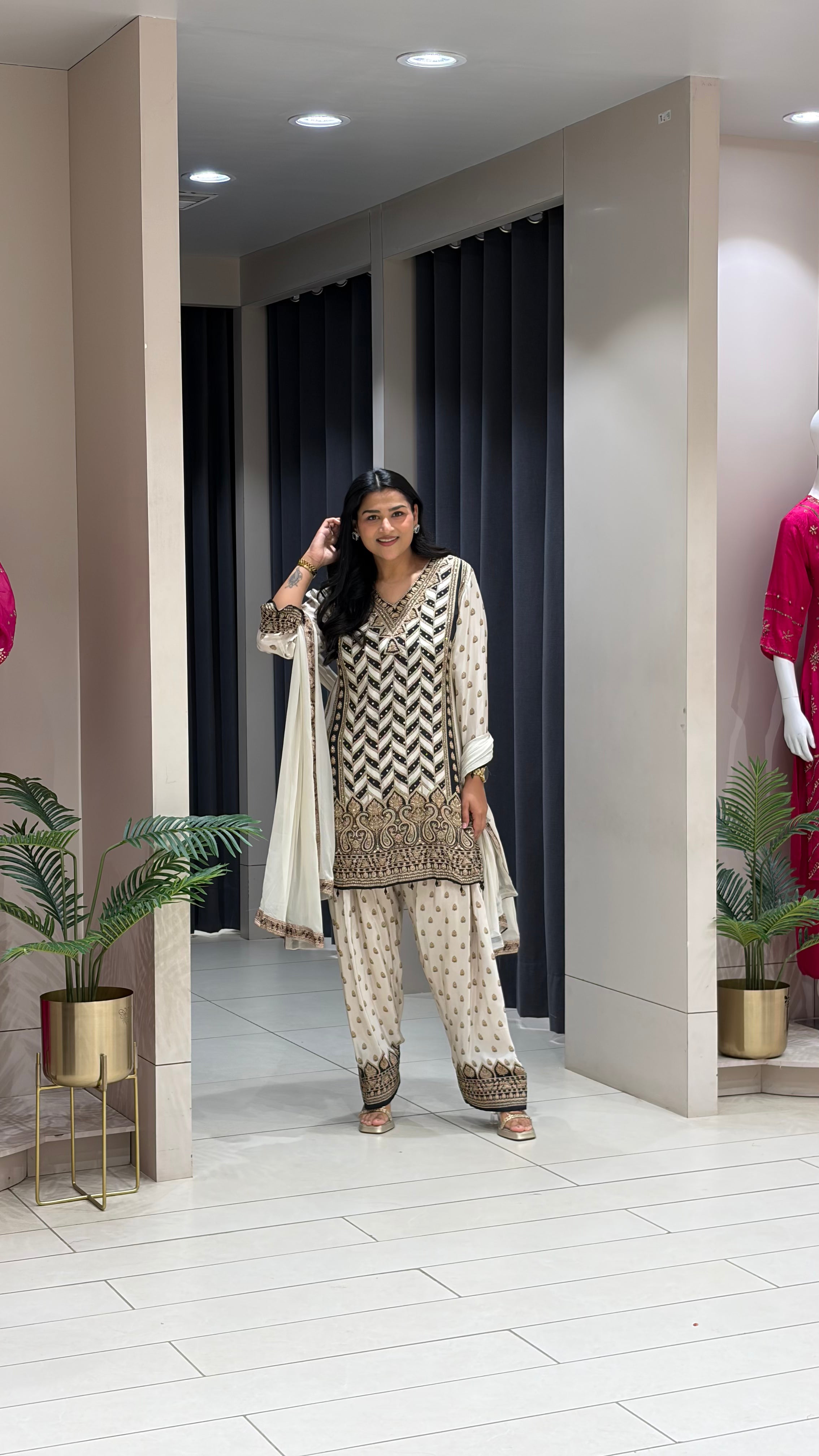 Crepe Black and White Farshi Set shrisa.in