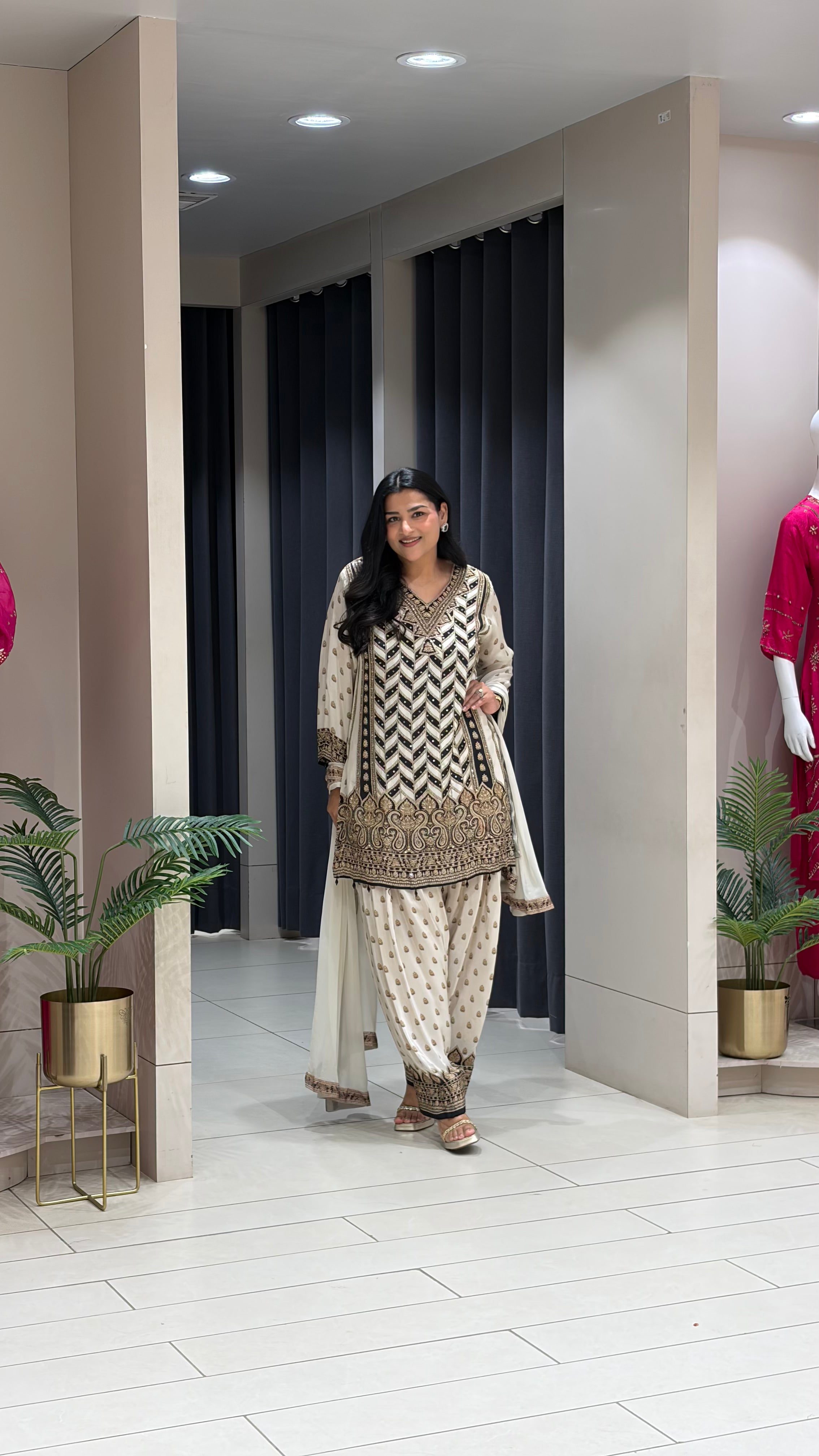 Crepe Black and White Farshi Set shrisa.in