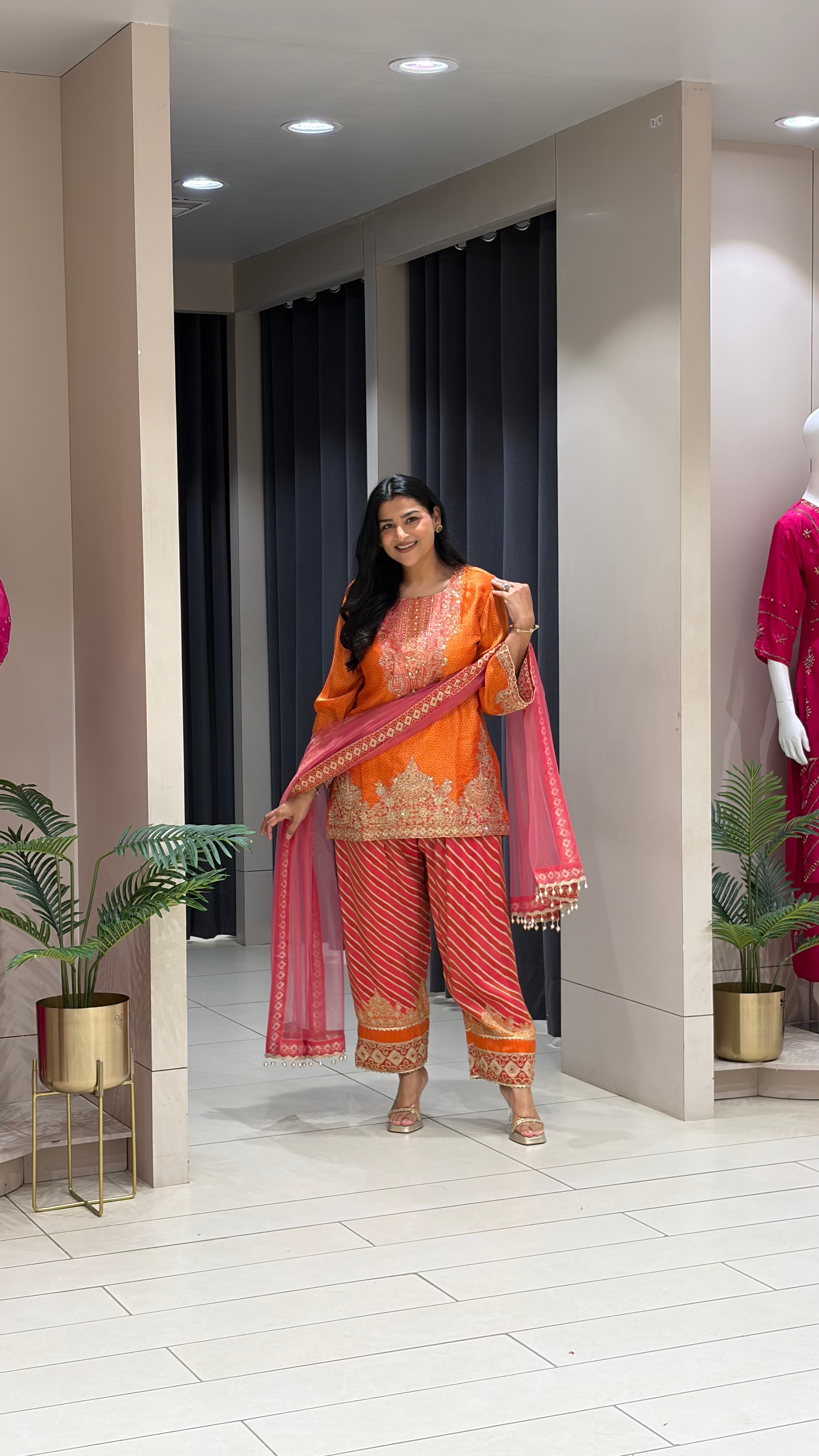 Bandhej Contrast Farshi Set shrisa.in