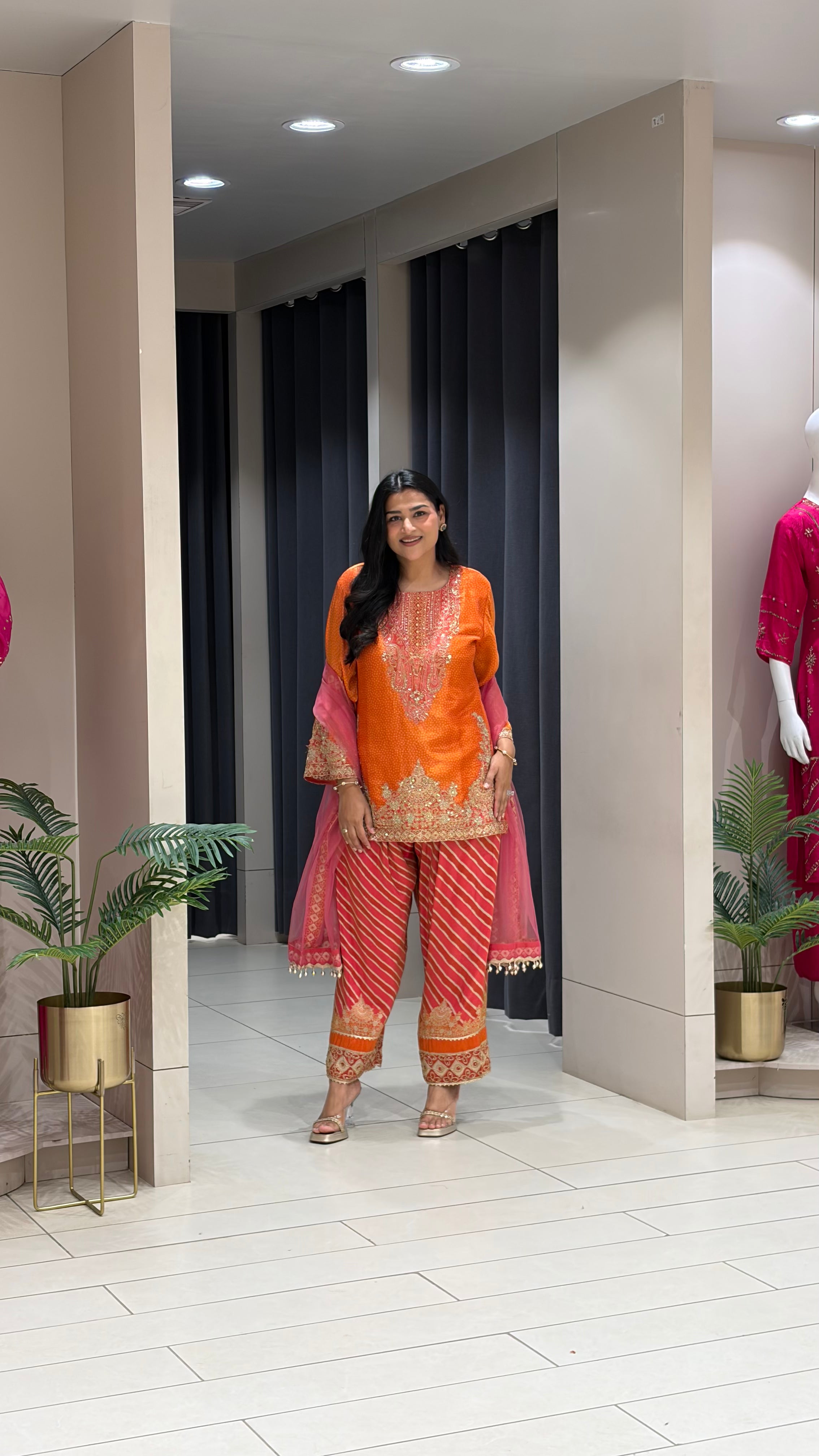 Bandhej Contrast Farshi Set shrisa.in