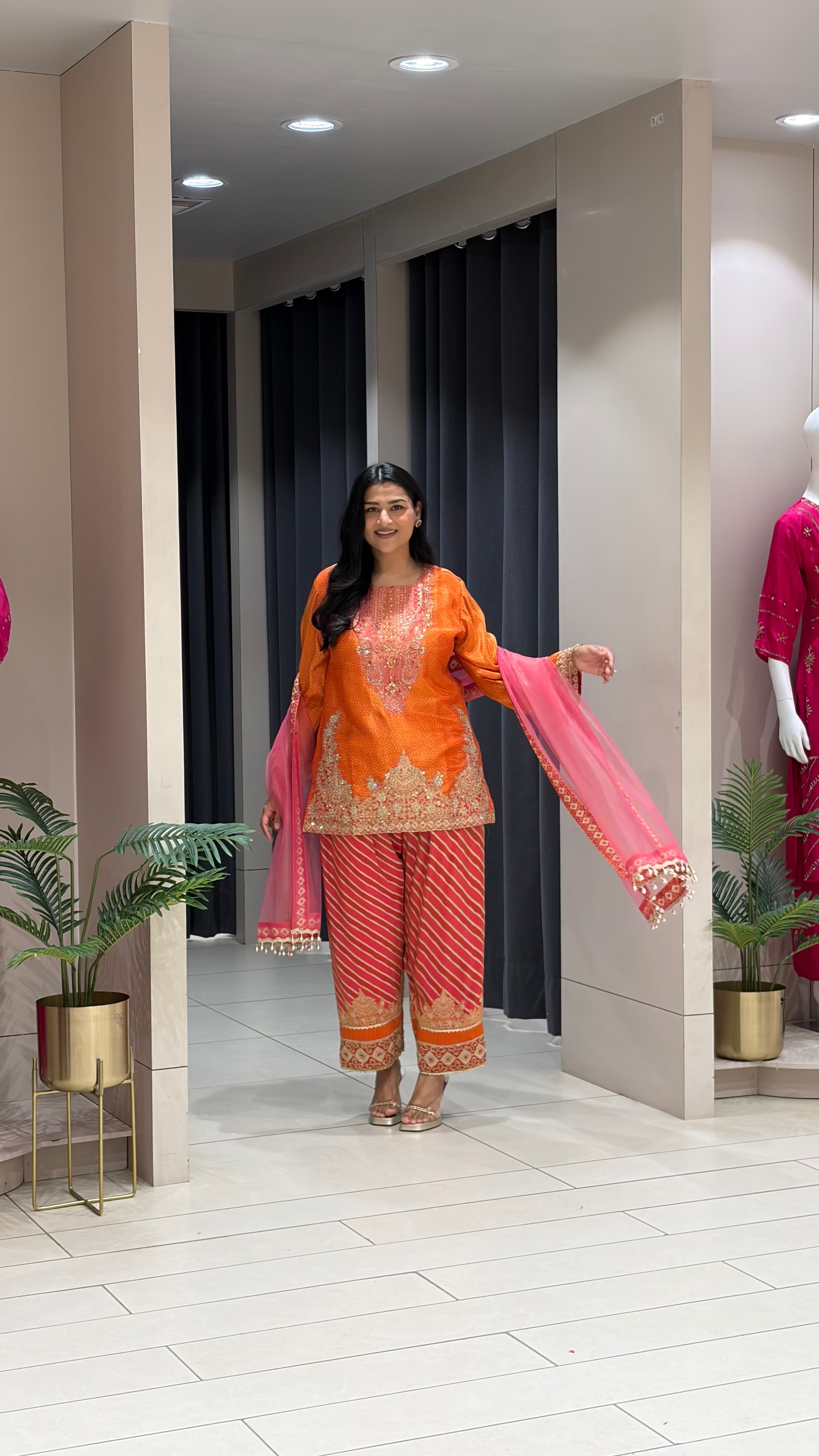 Bandhej Contrast Farshi Set shrisa.in