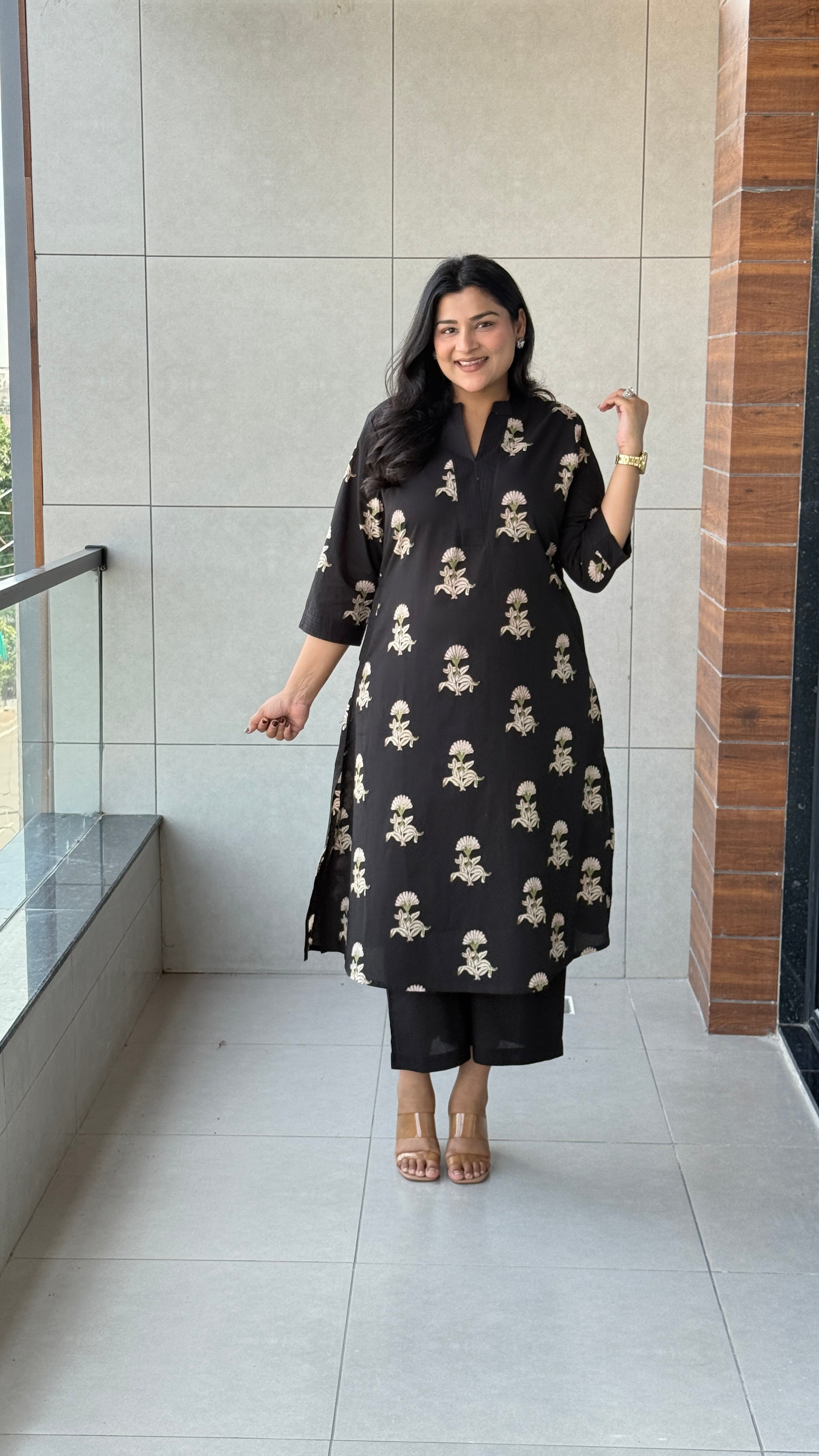 ⁠Maesha Black Kurta Pants