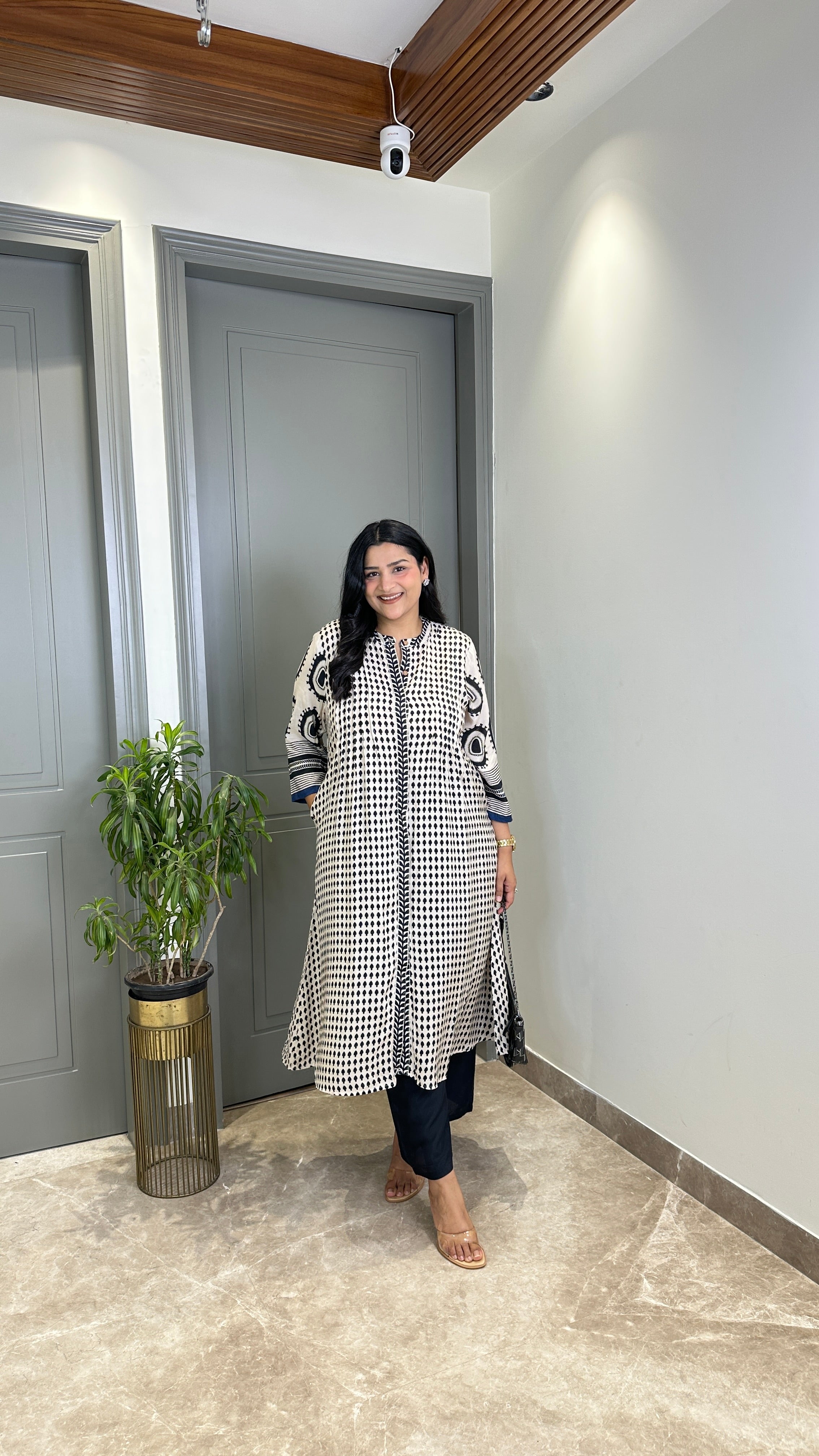 Black & White Eye Muslin Kurta Pants shrisa.in