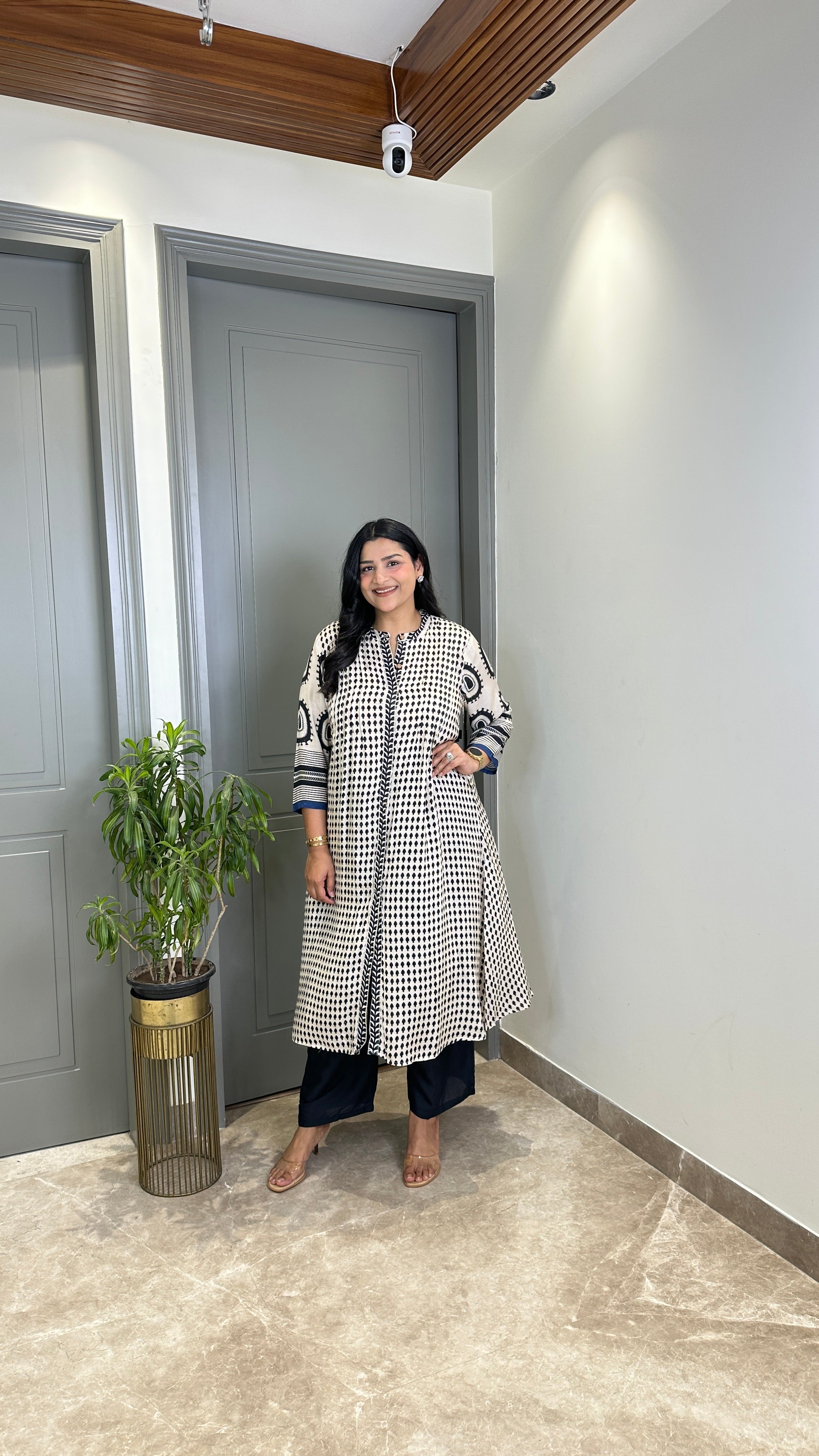 Black & White Eye Muslin Kurta Pants shrisa.in