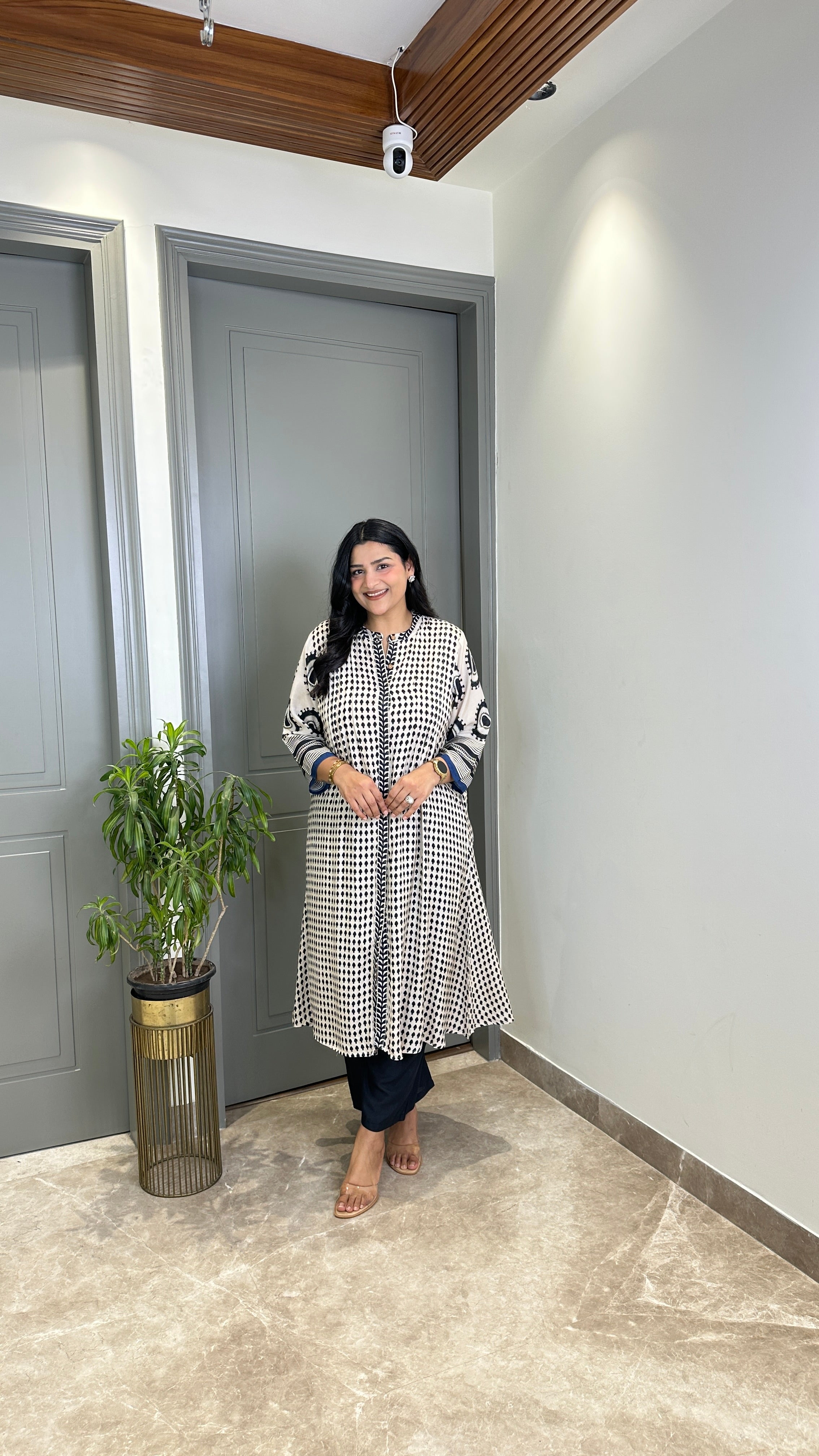 Black & White Eye Muslin Kurta Pants shrisa.in