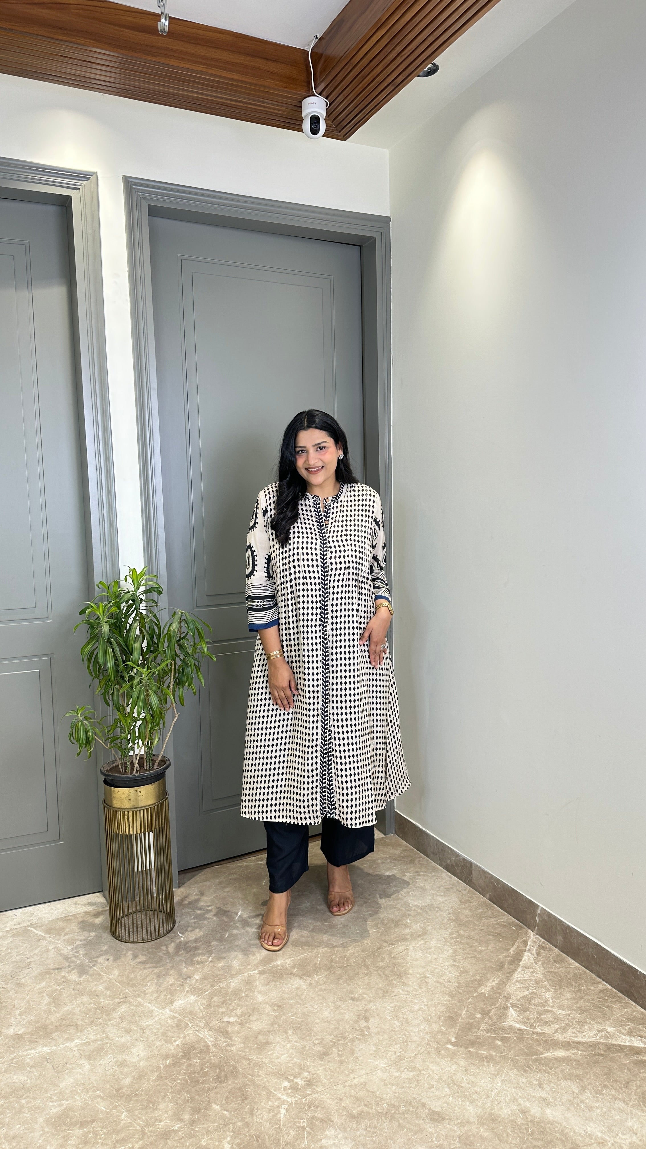 Black & White Eye Muslin Kurta Pants shrisa.in