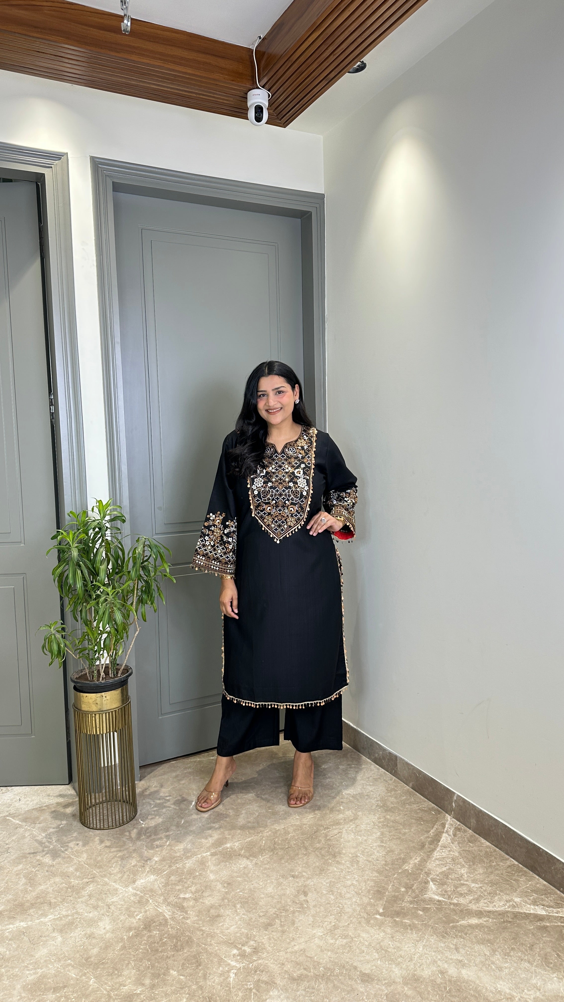 Black Threadwork Crepe Kurta Pants shrisa.in