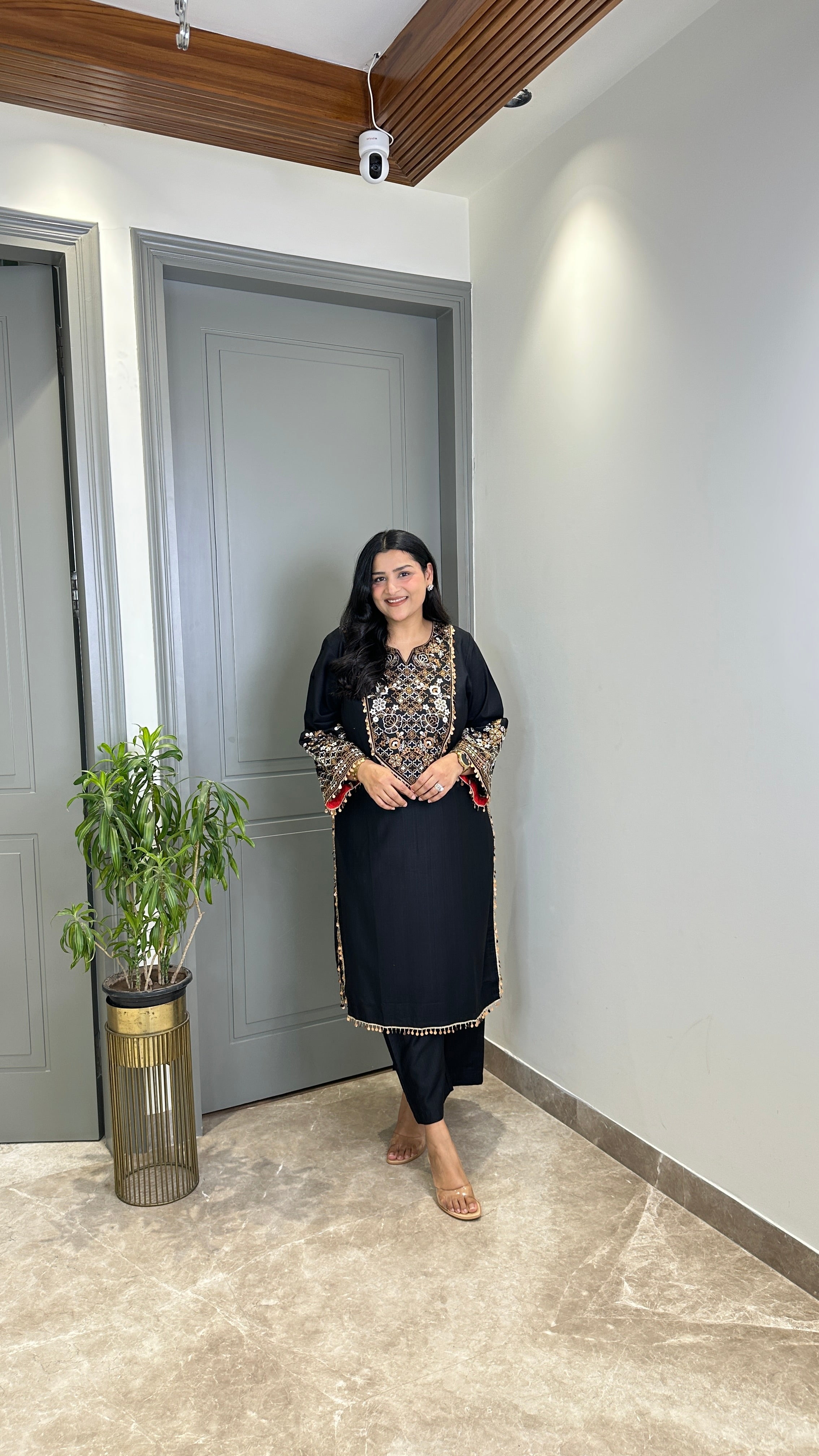 Black Threadwork Crepe Kurta Pants shrisa.in