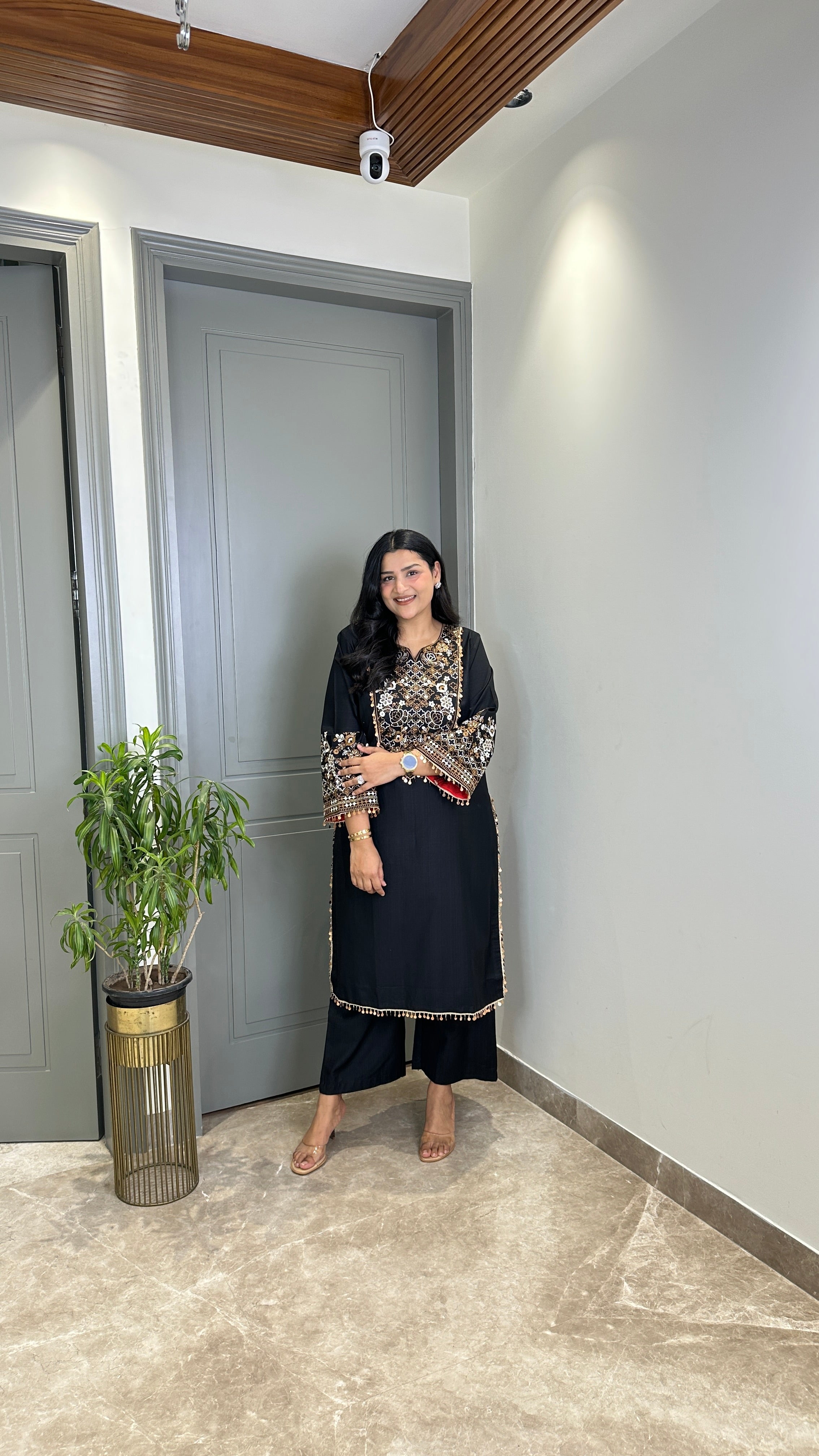 Black Threadwork Crepe Kurta Pants shrisa.in