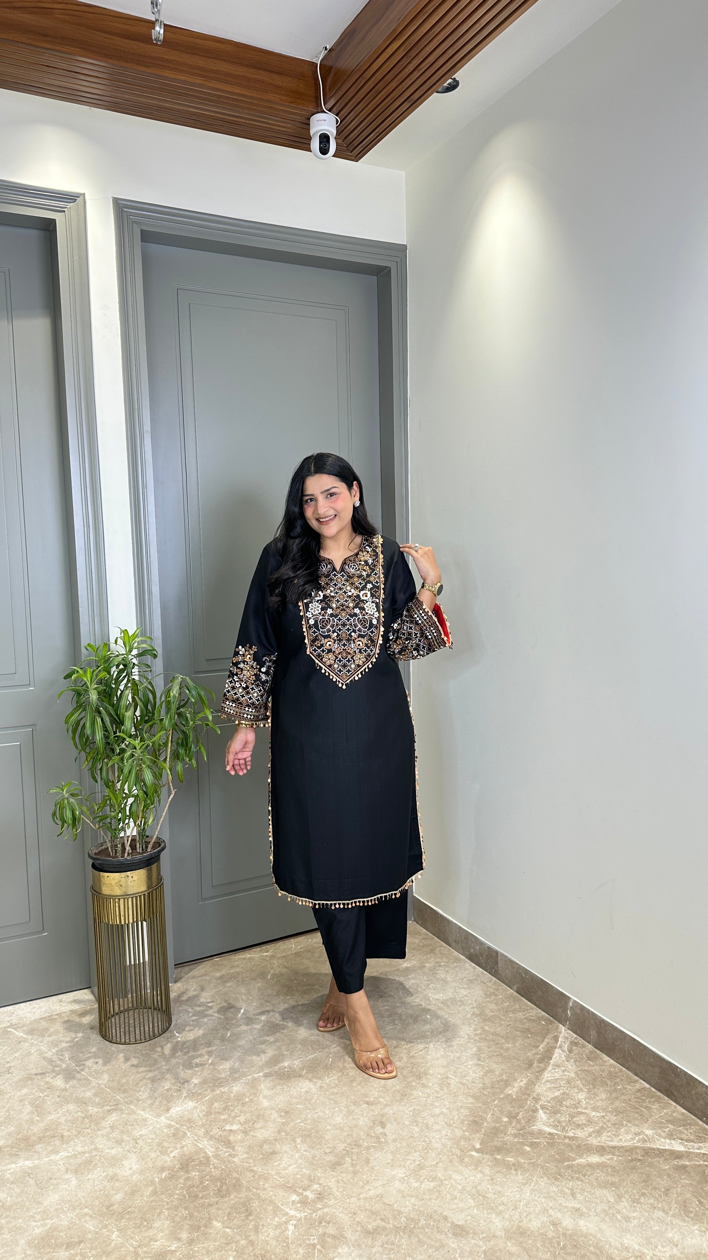 Black Threadwork Crepe Kurta Pants shrisa.in