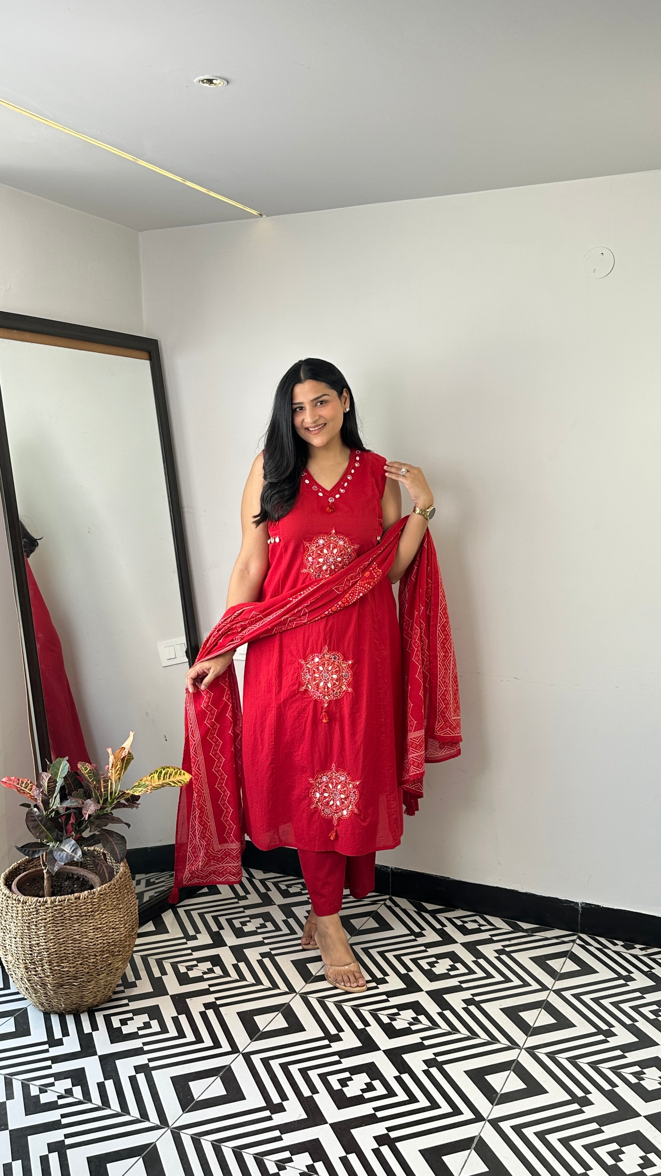 Red Sleeveless Suit Set shrisa.in