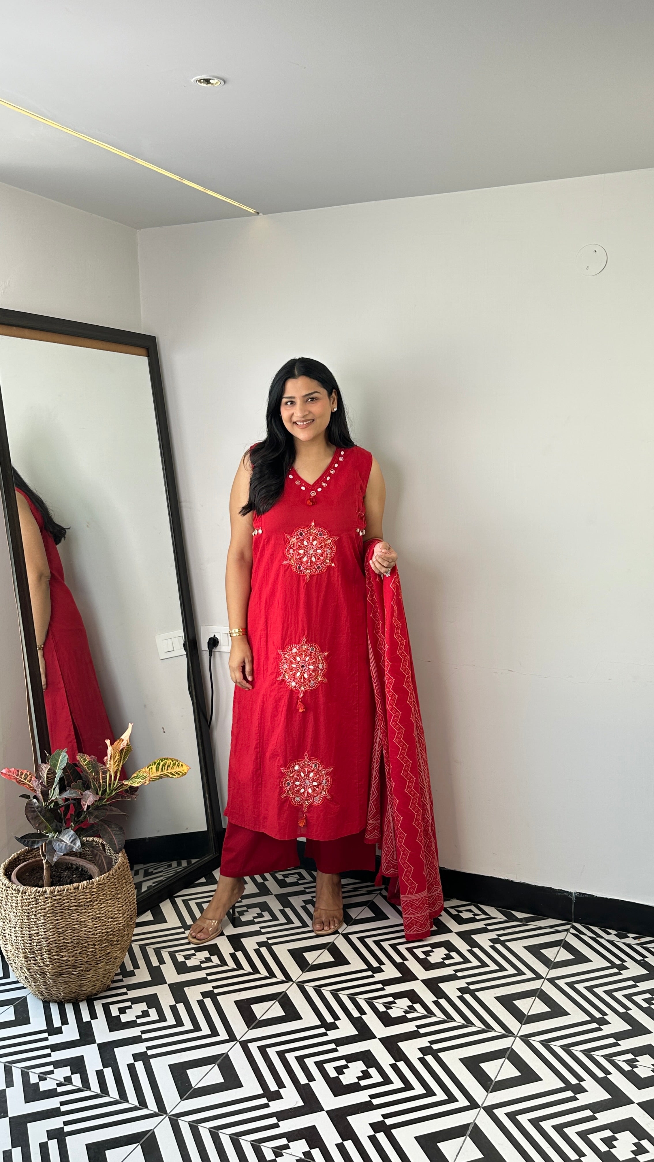 Red Sleeveless Suit Set shrisa.in