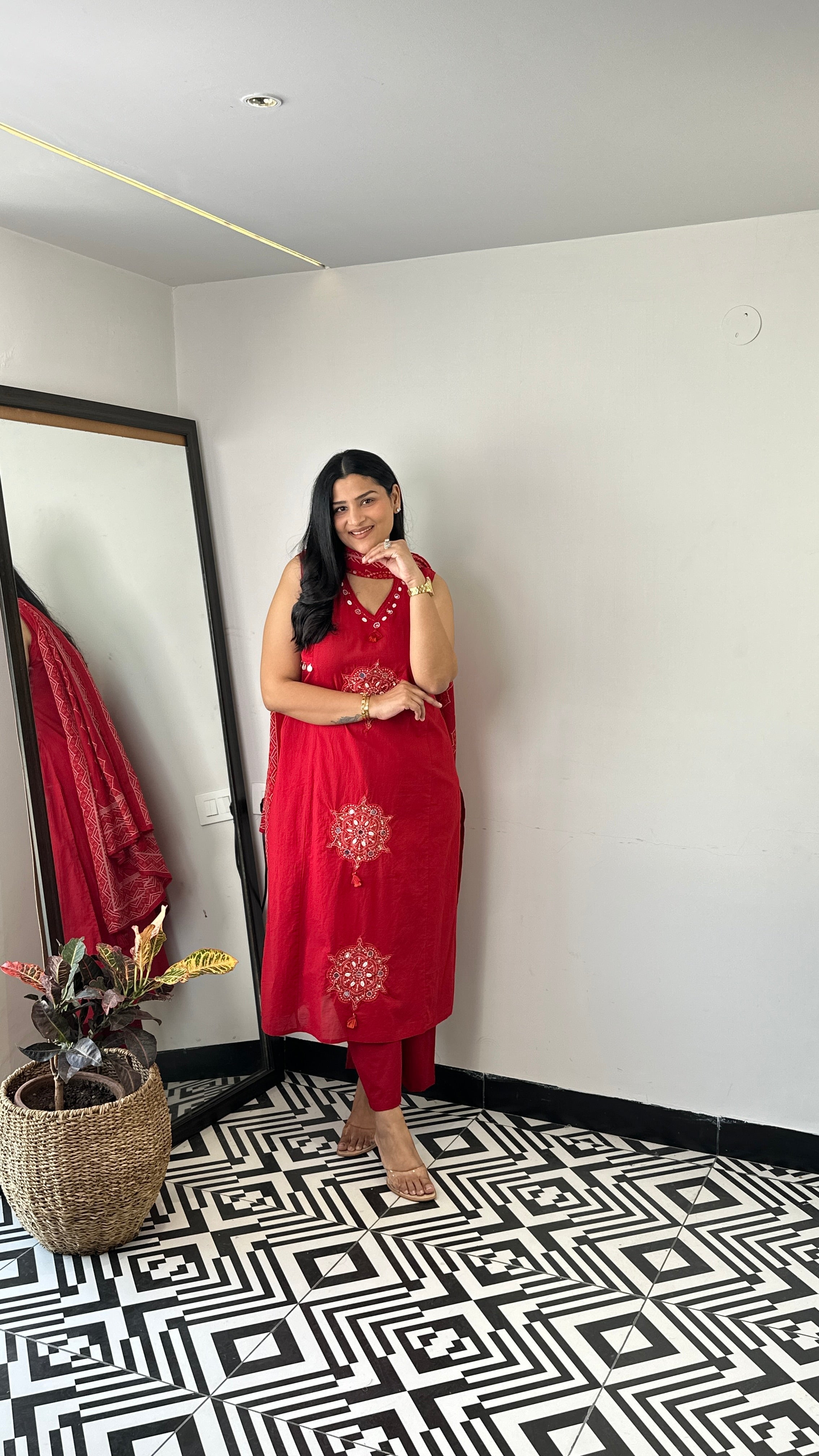 Red Sleeveless Suit Set shrisa.in