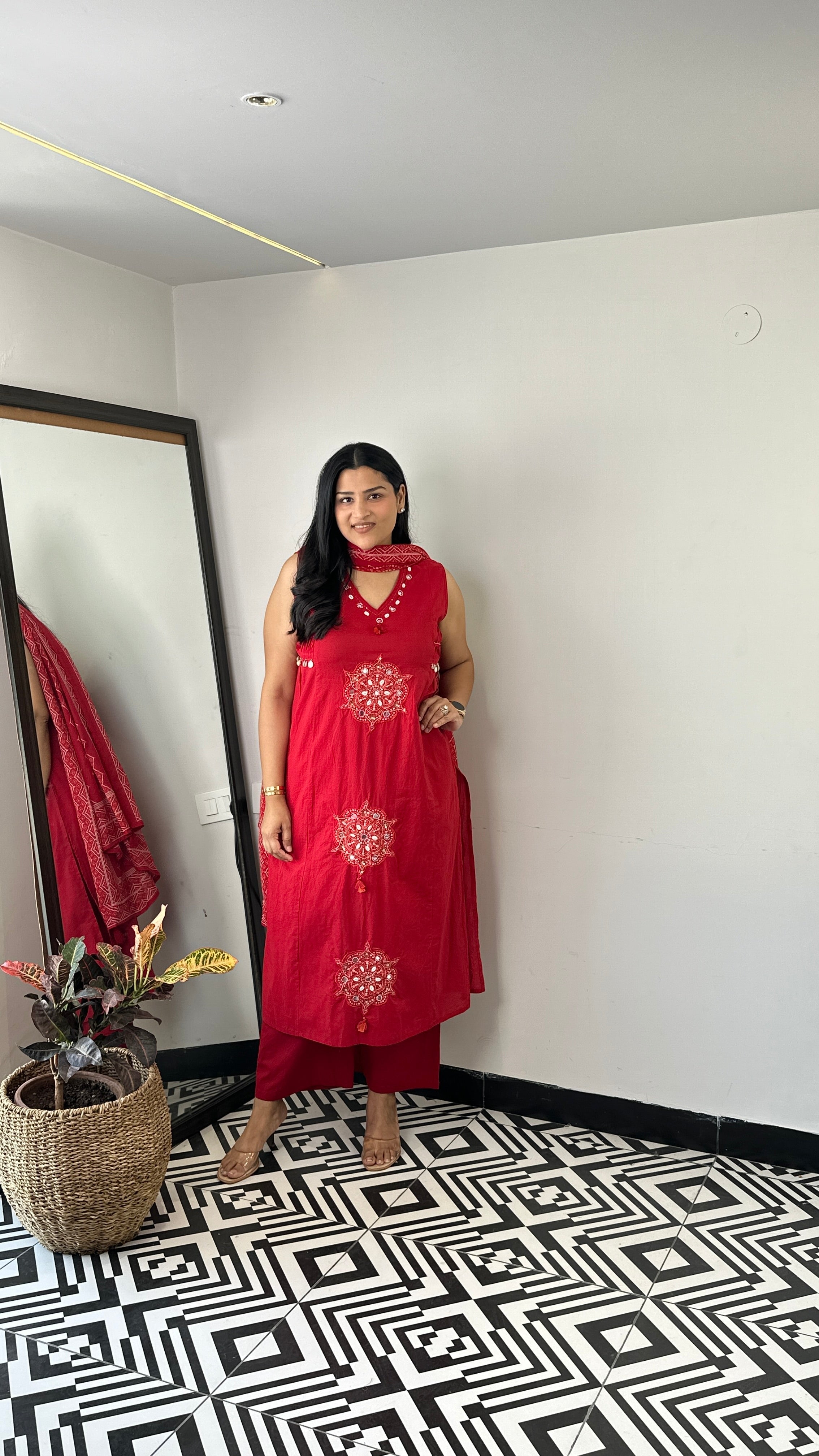 Red Sleeveless Suit Set shrisa.in
