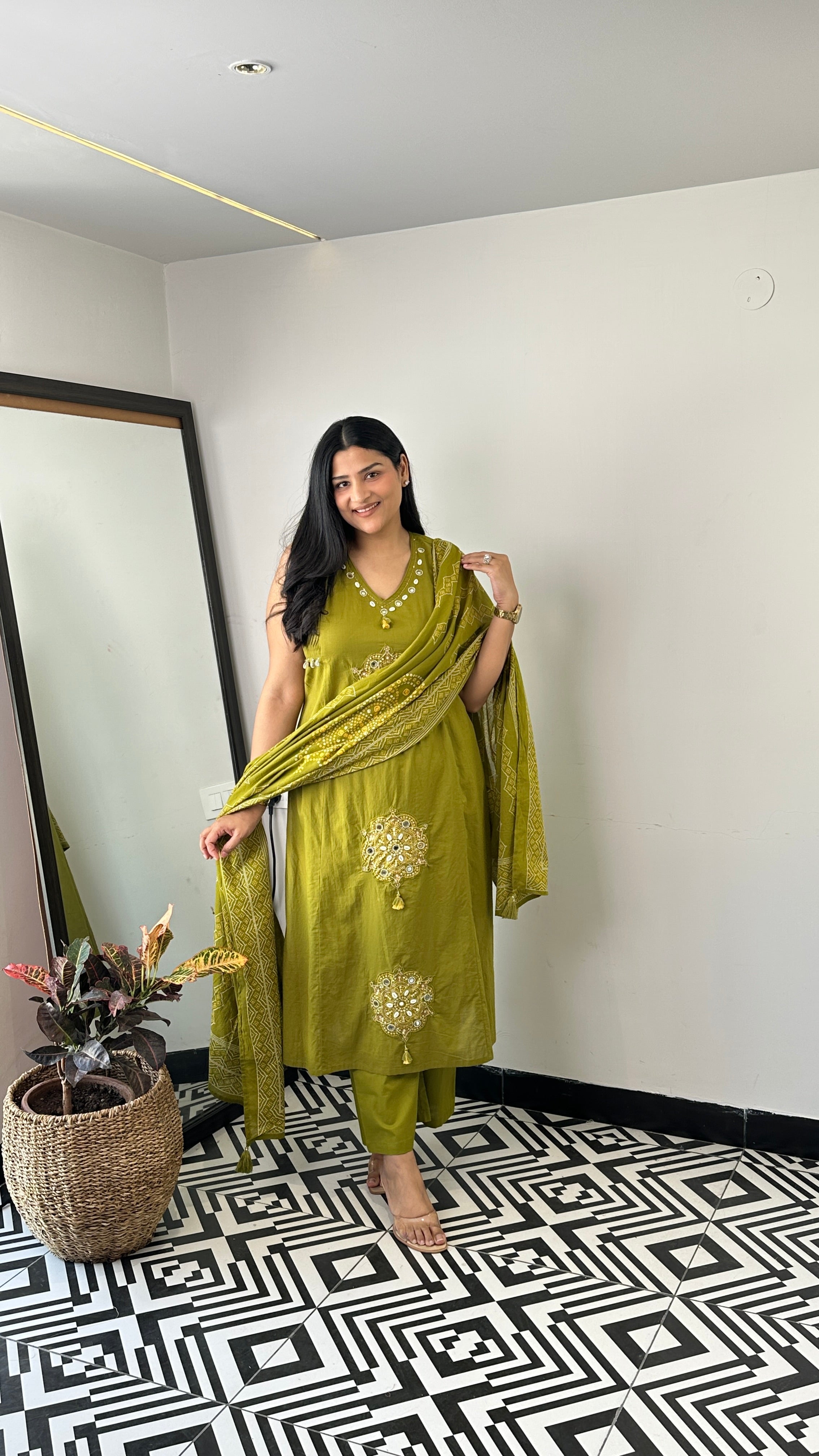 Green Sleeveless Suit Set shrisa.in