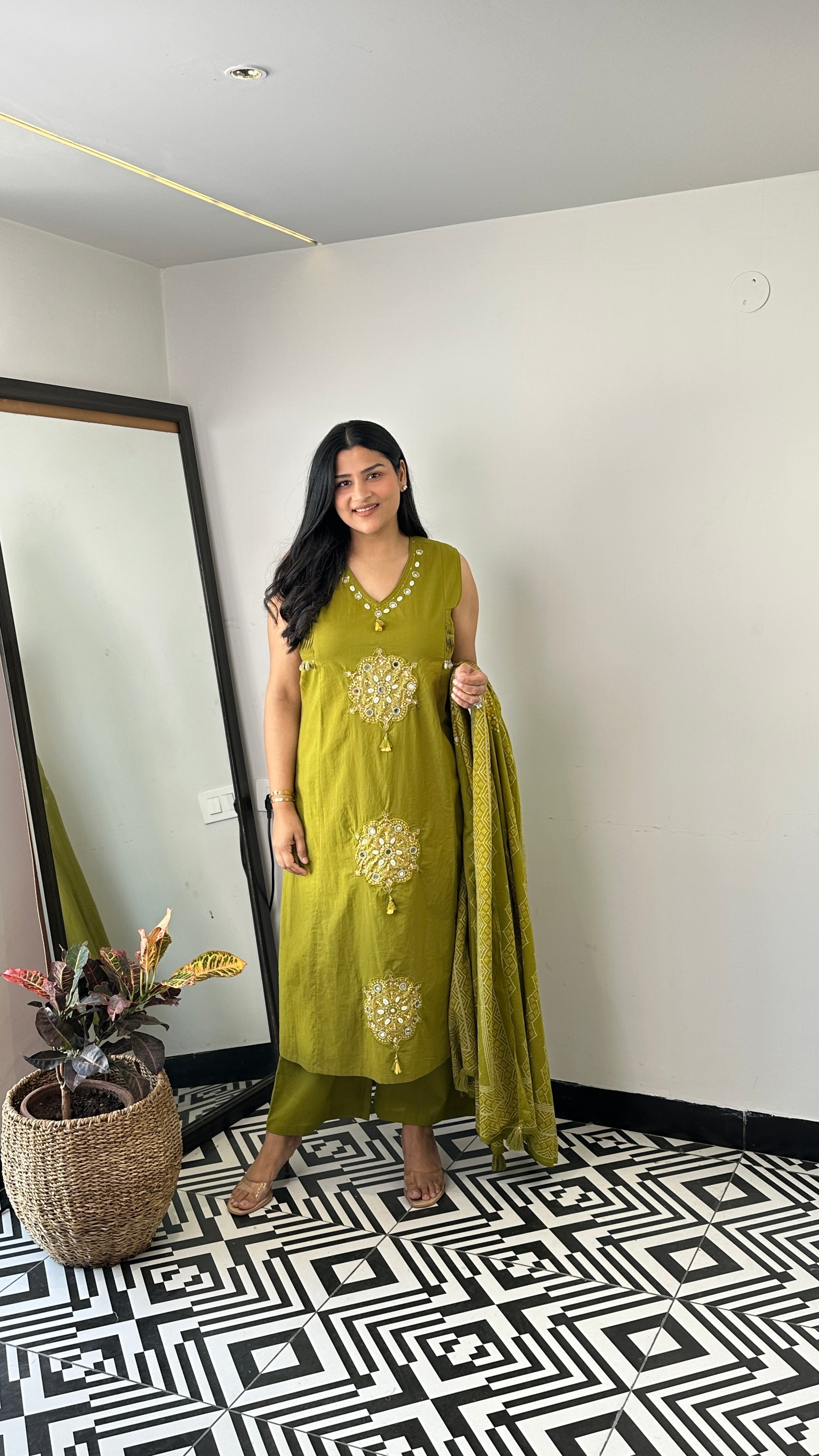 Green Sleeveless Suit Set shrisa.in