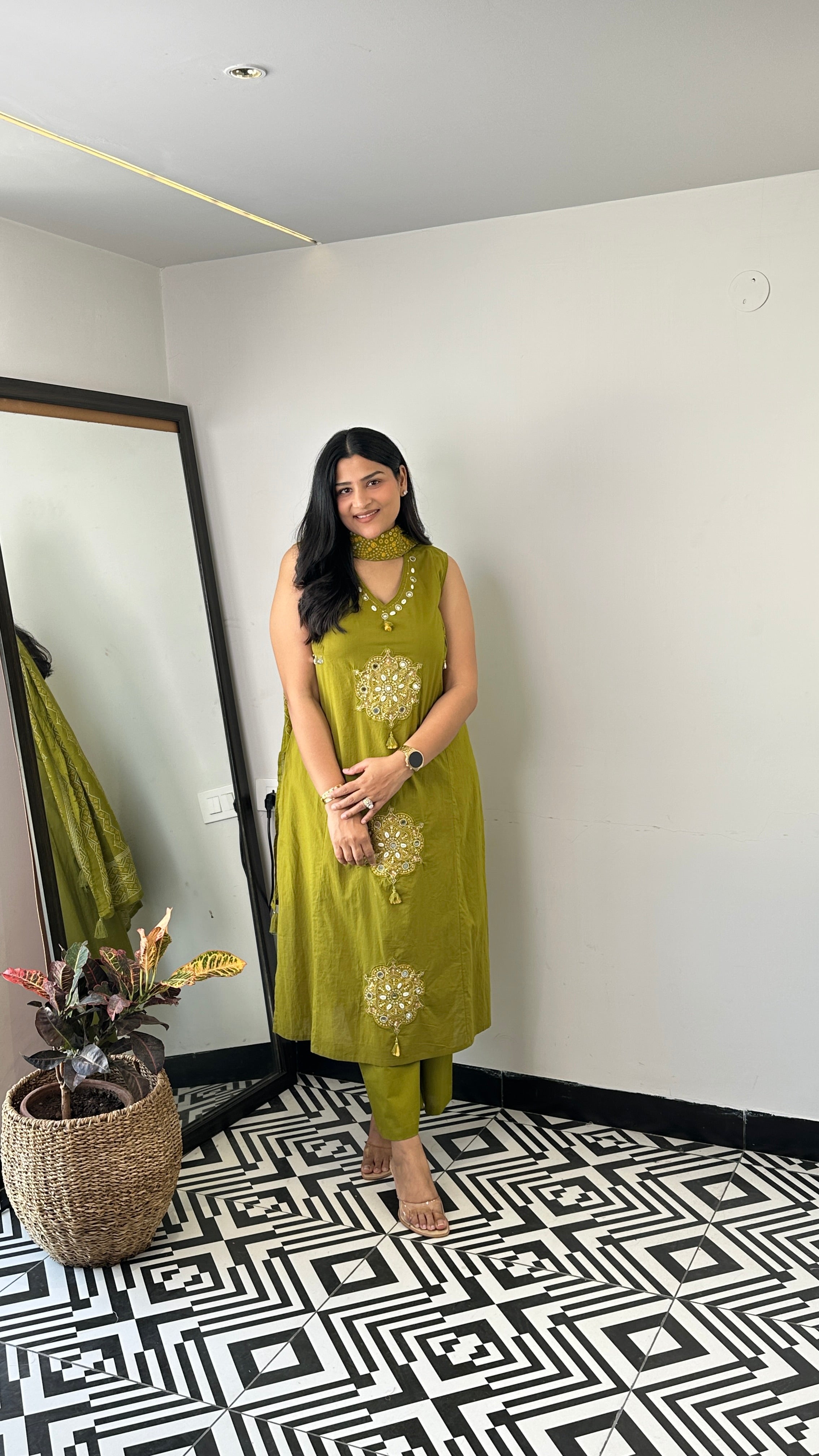 Green Sleeveless Suit Set shrisa.in