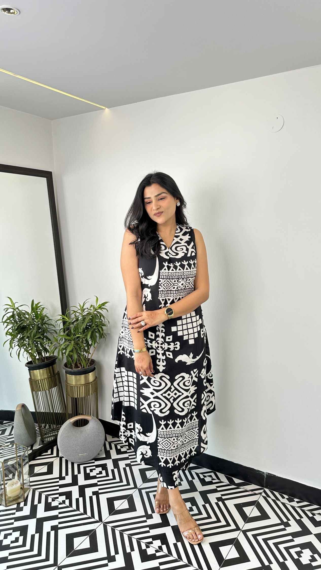 Sleeveless Vintage Black Kurta Pants