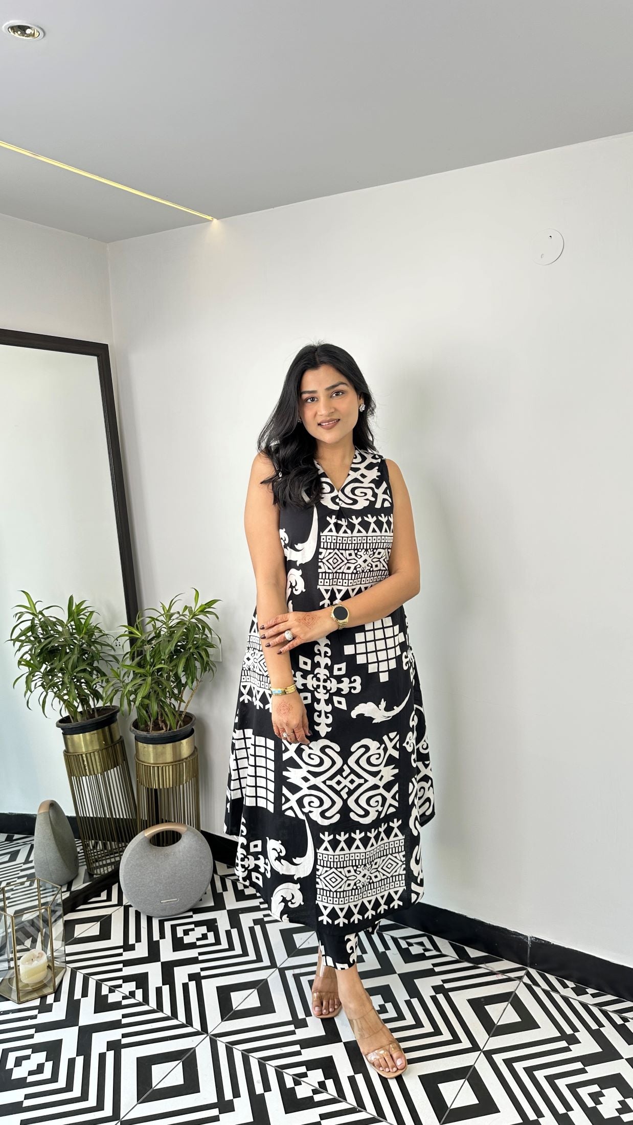 Sleeveless Vintage Black Kurta Pants