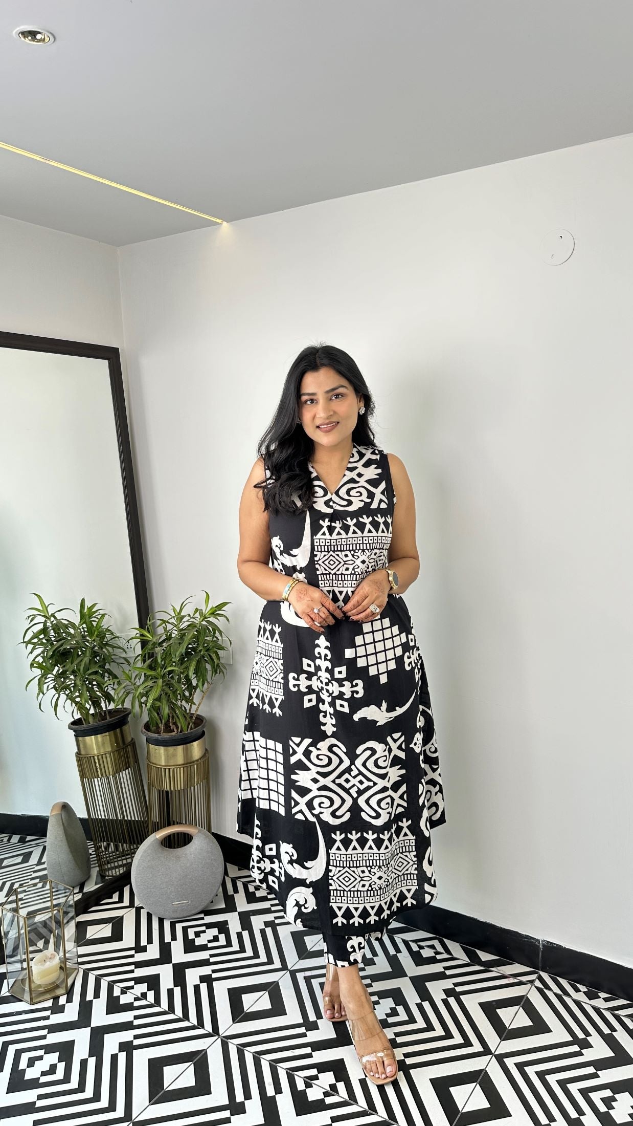 Sleeveless Vintage Black Kurta Pants