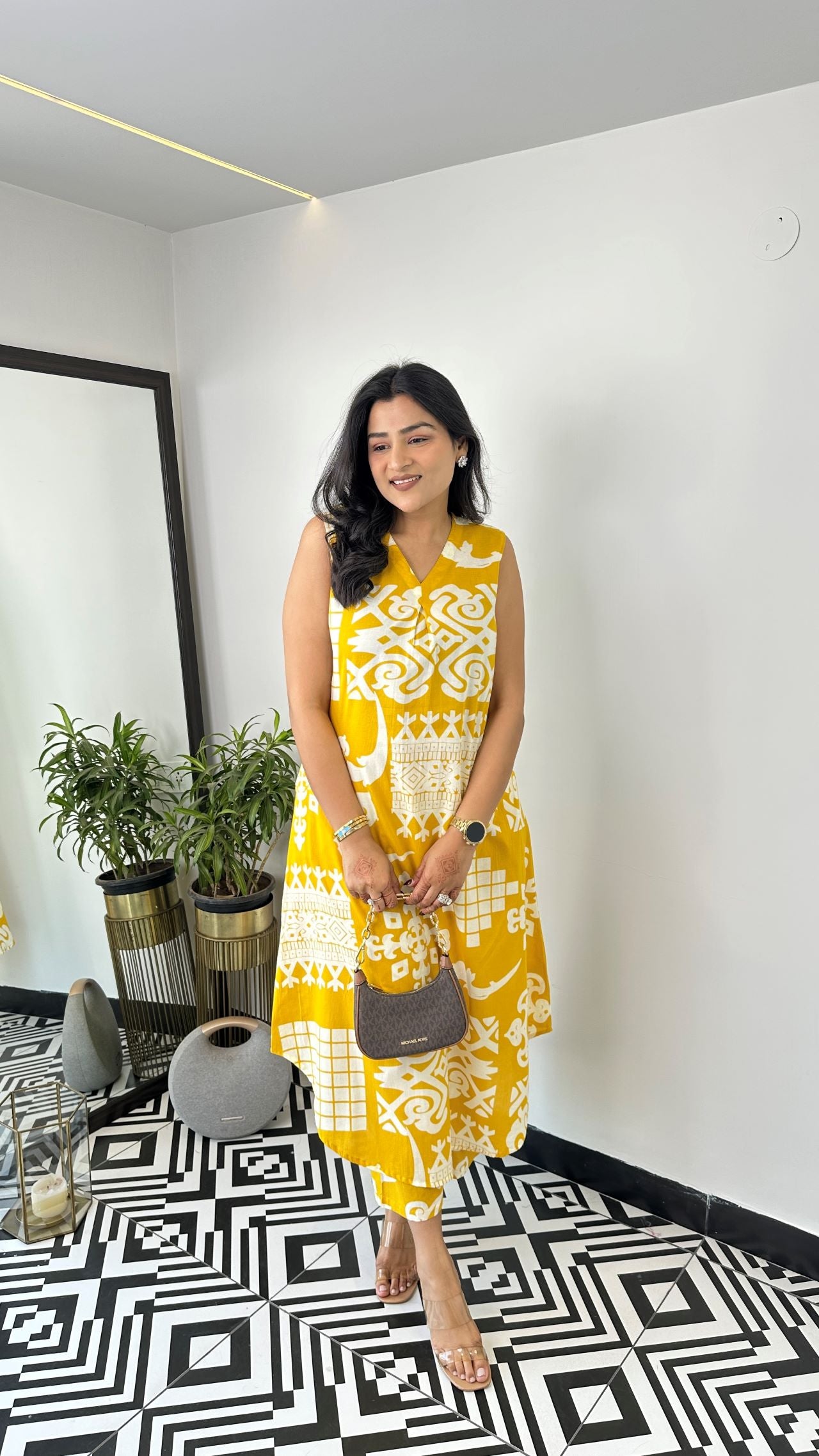 Sleeveless Vintage Yellow Kurta Pants