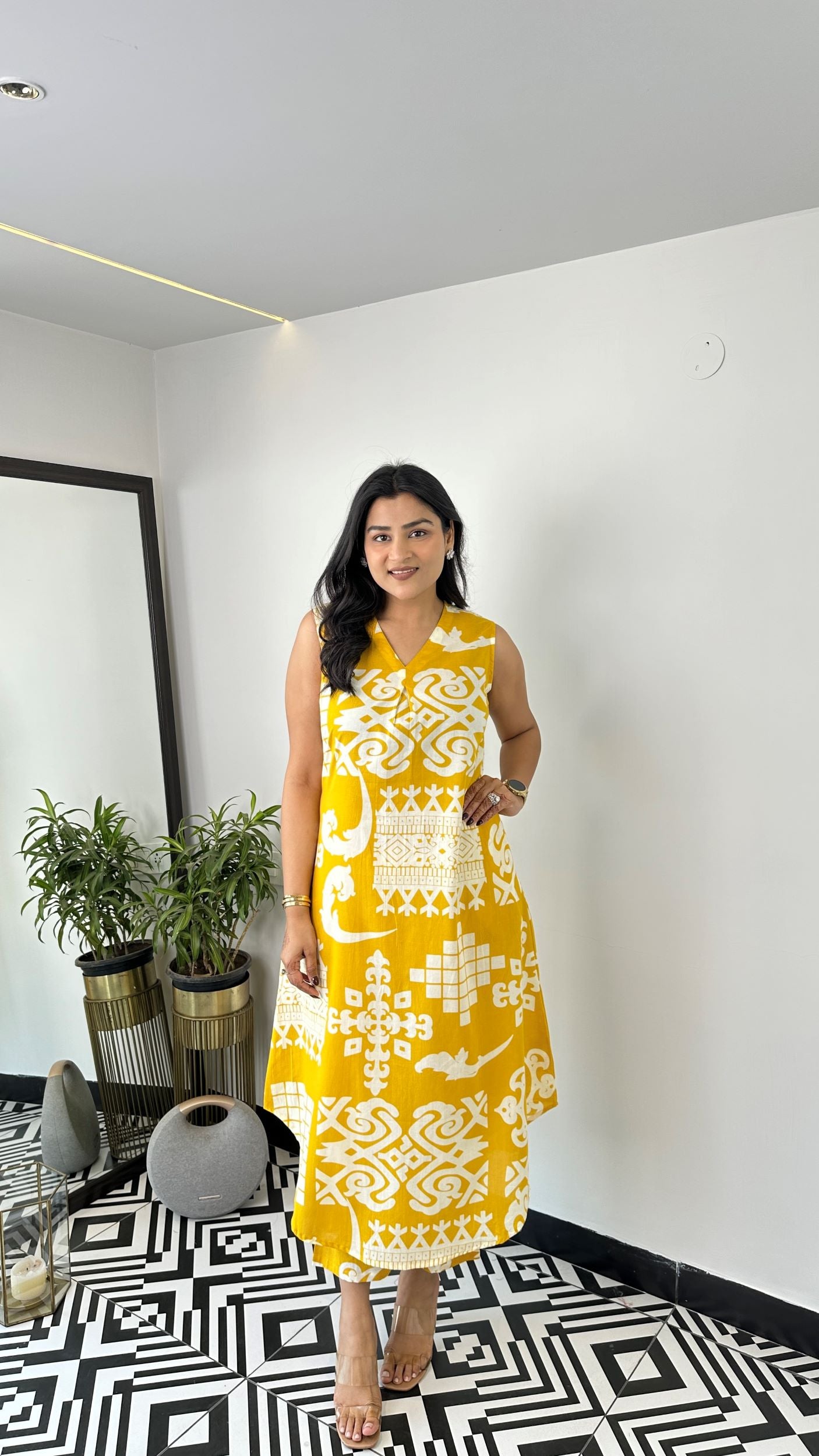 Sleeveless Vintage Yellow Kurta Pants