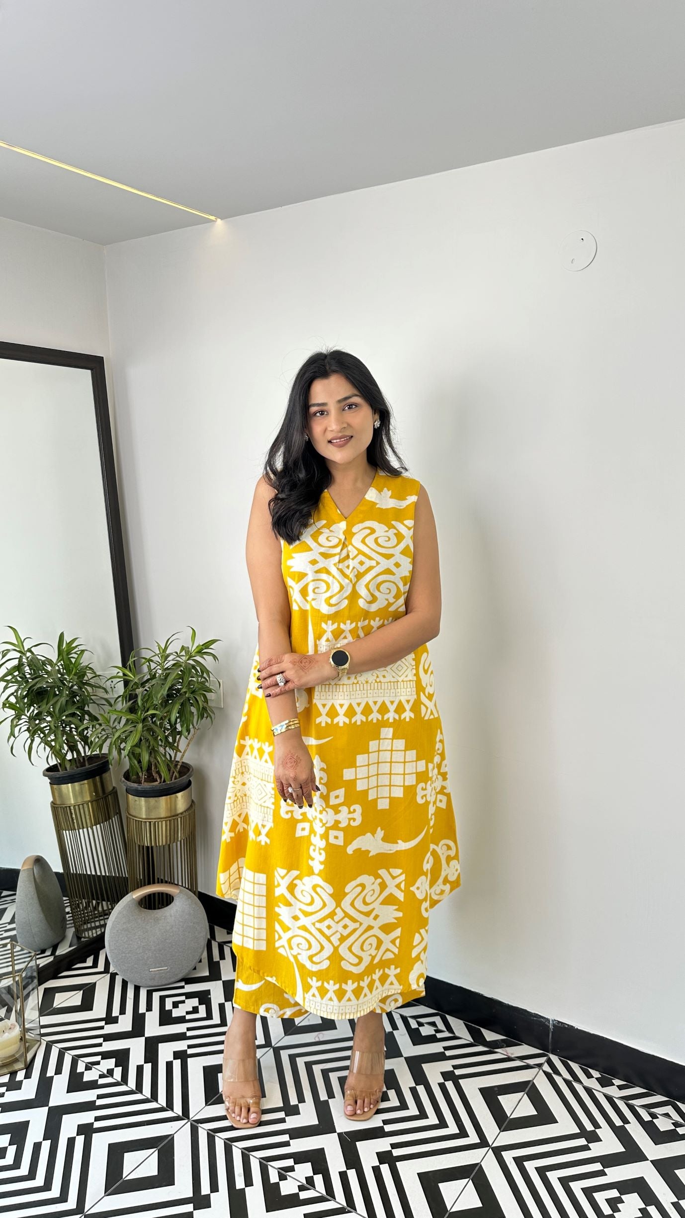 Sleeveless Vintage Yellow Kurta Pants