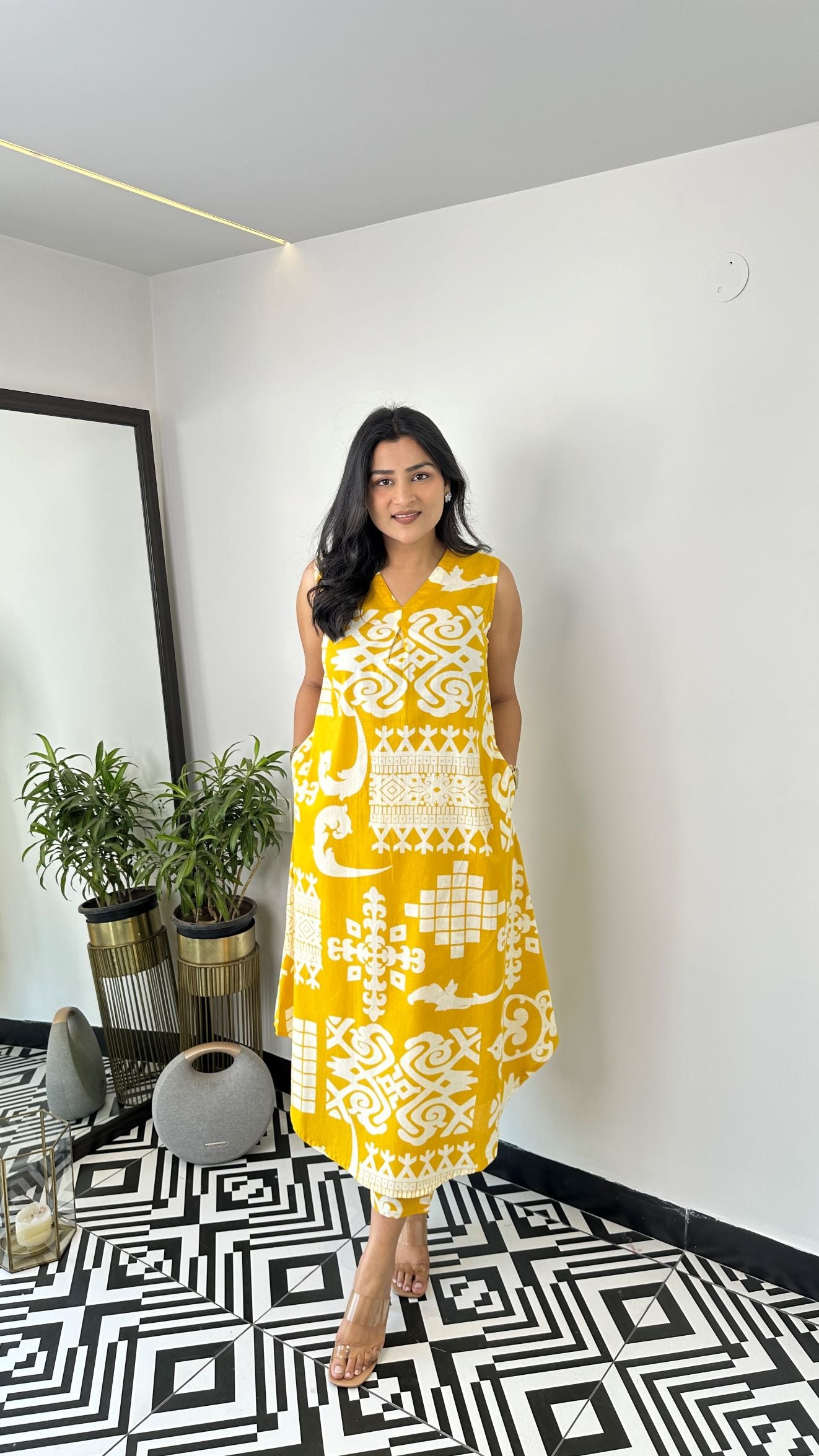 Sleeveless Vintage Yellow Kurta Pants