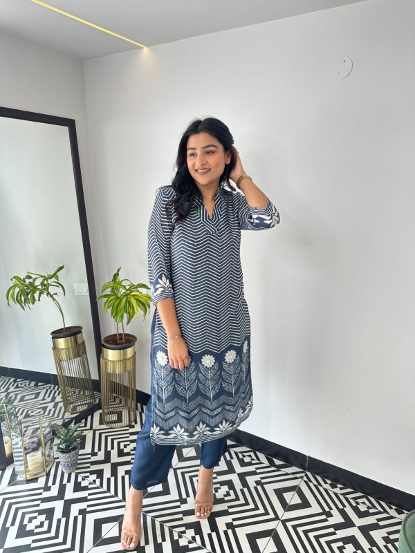 Blue pearl and cut dana kurta set - Image 3